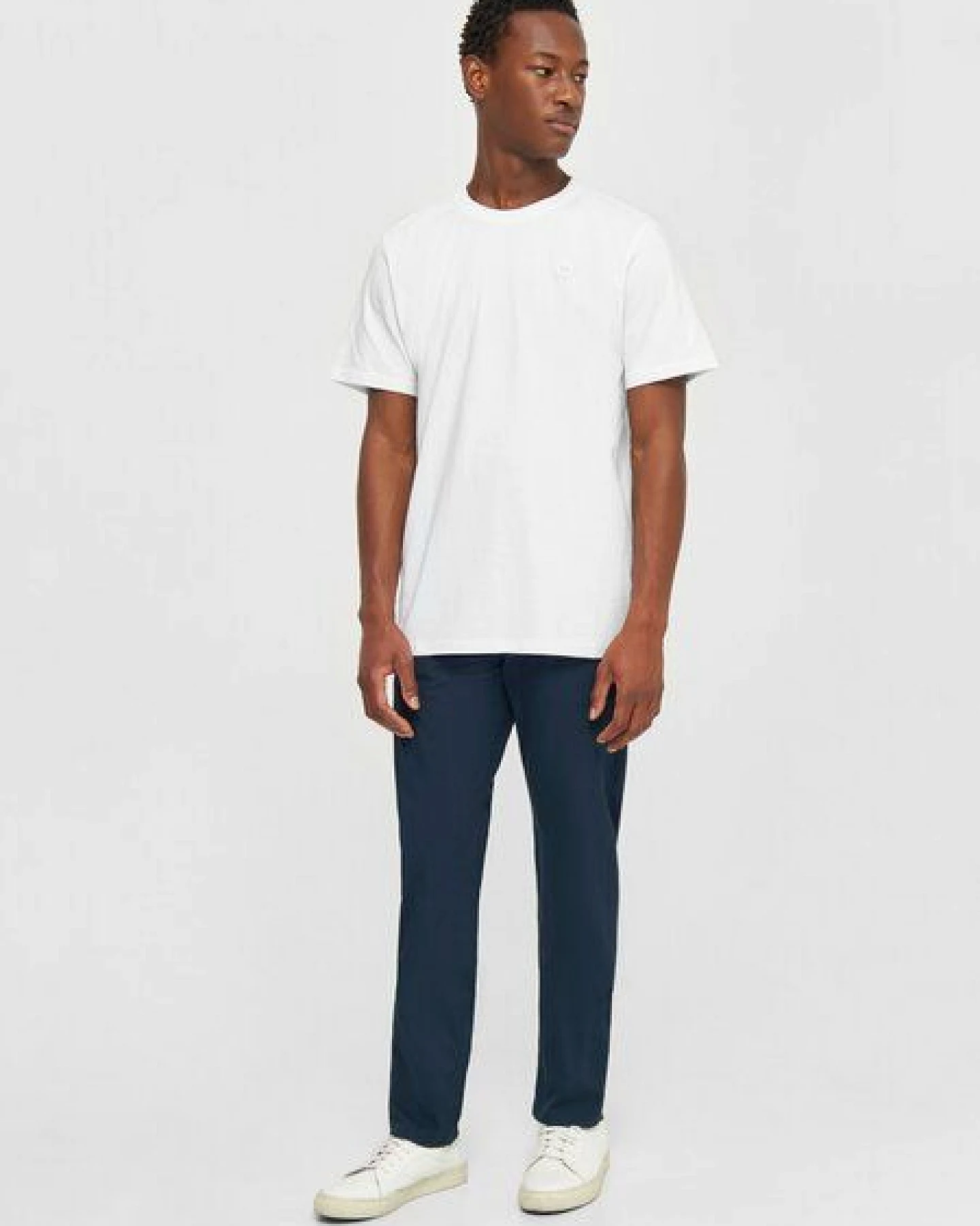 KnowledgeCotton Apparel T-Shirt LOKE Badge aus Bio-Baumwolle - ROC/GOTS/Vegan – Ansicht 2
