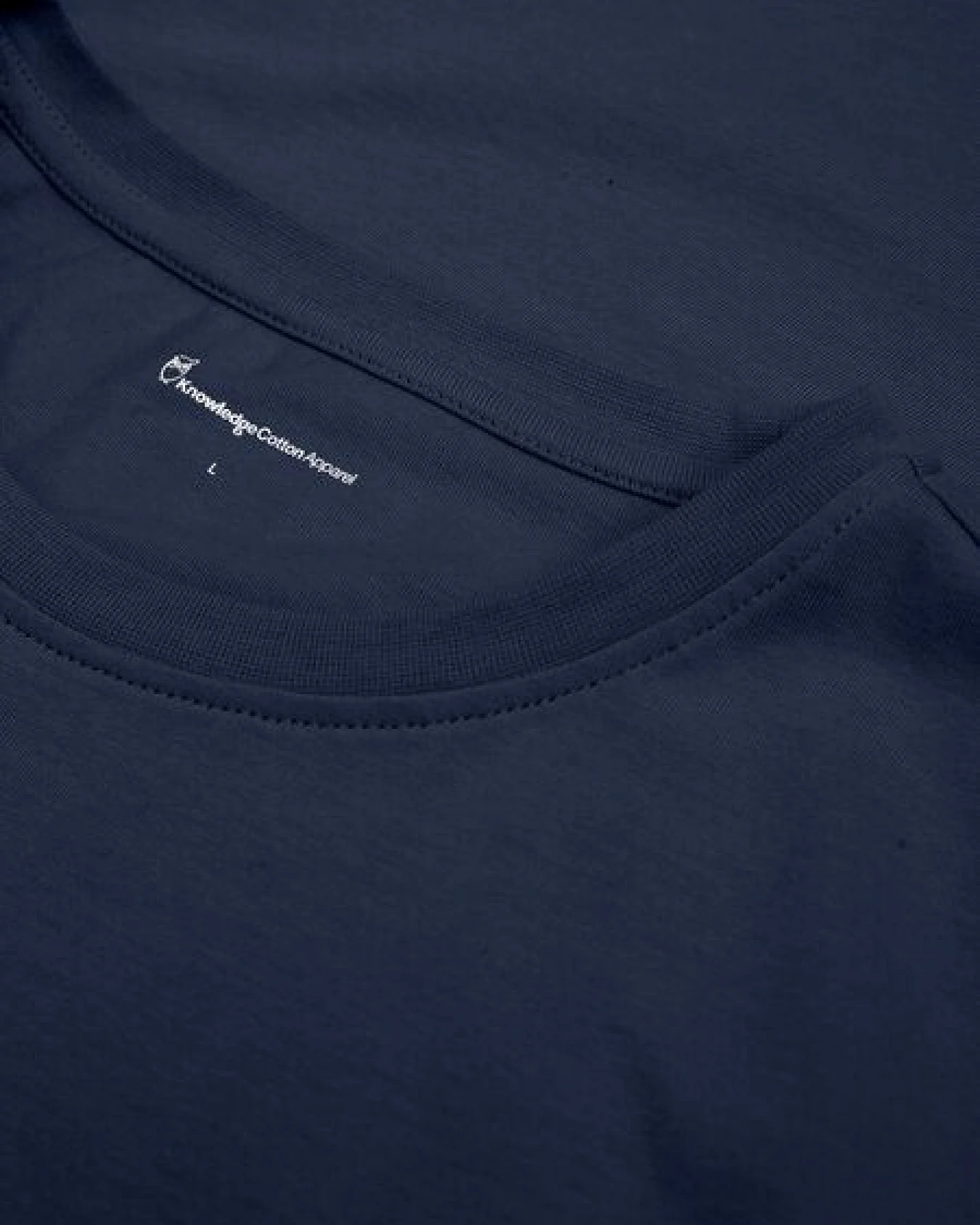 KnowledgeCotton Apparel T-Shirt LOKE Badge aus Bio-Baumwolle - ROC/GOTS/Vegan – Ansicht 4
