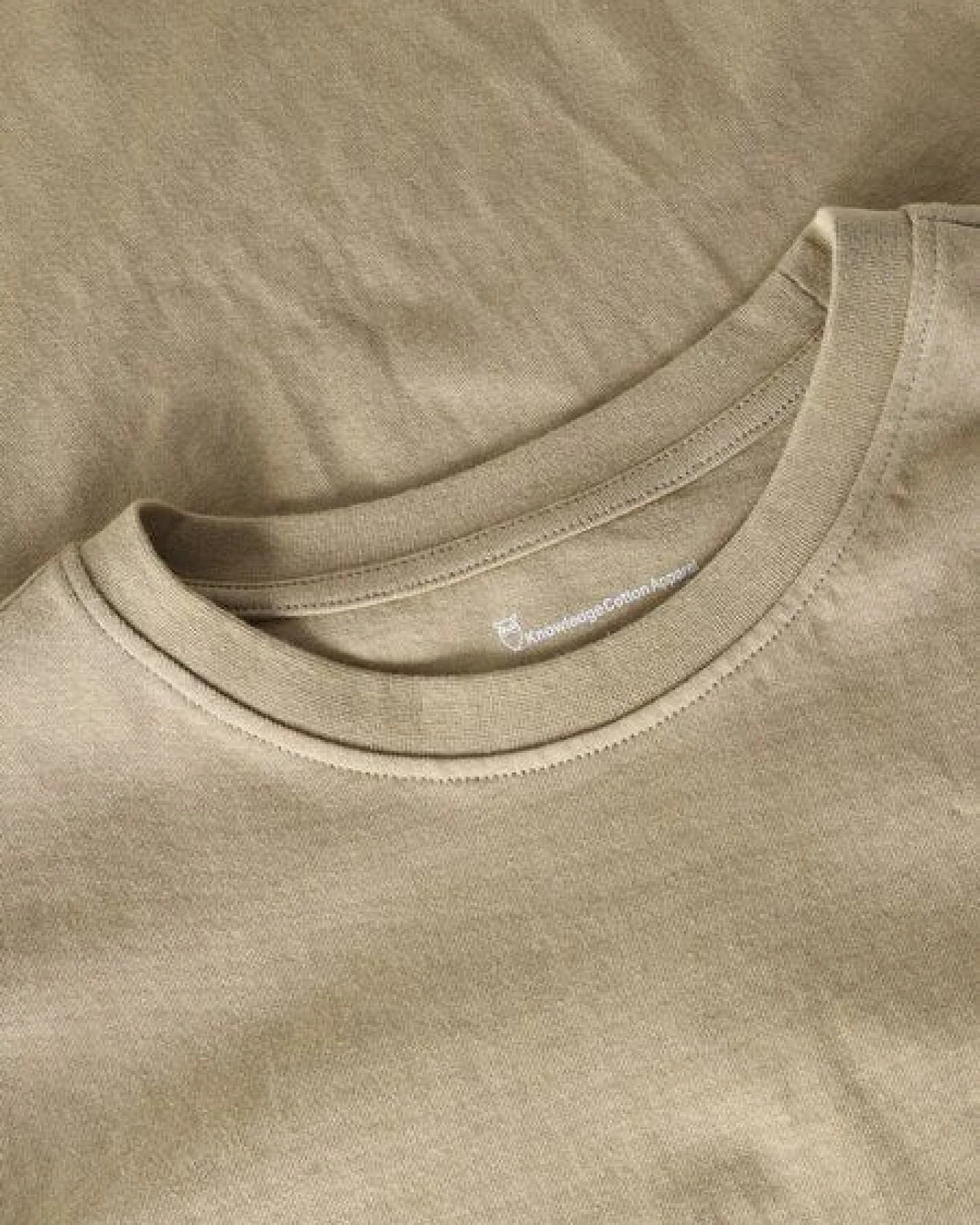 KnowledgeCotton Apparel T-Shirt LOKE Badge aus Bio-Baumwolle - ROC/GOTS/Vegan – Ansicht 4