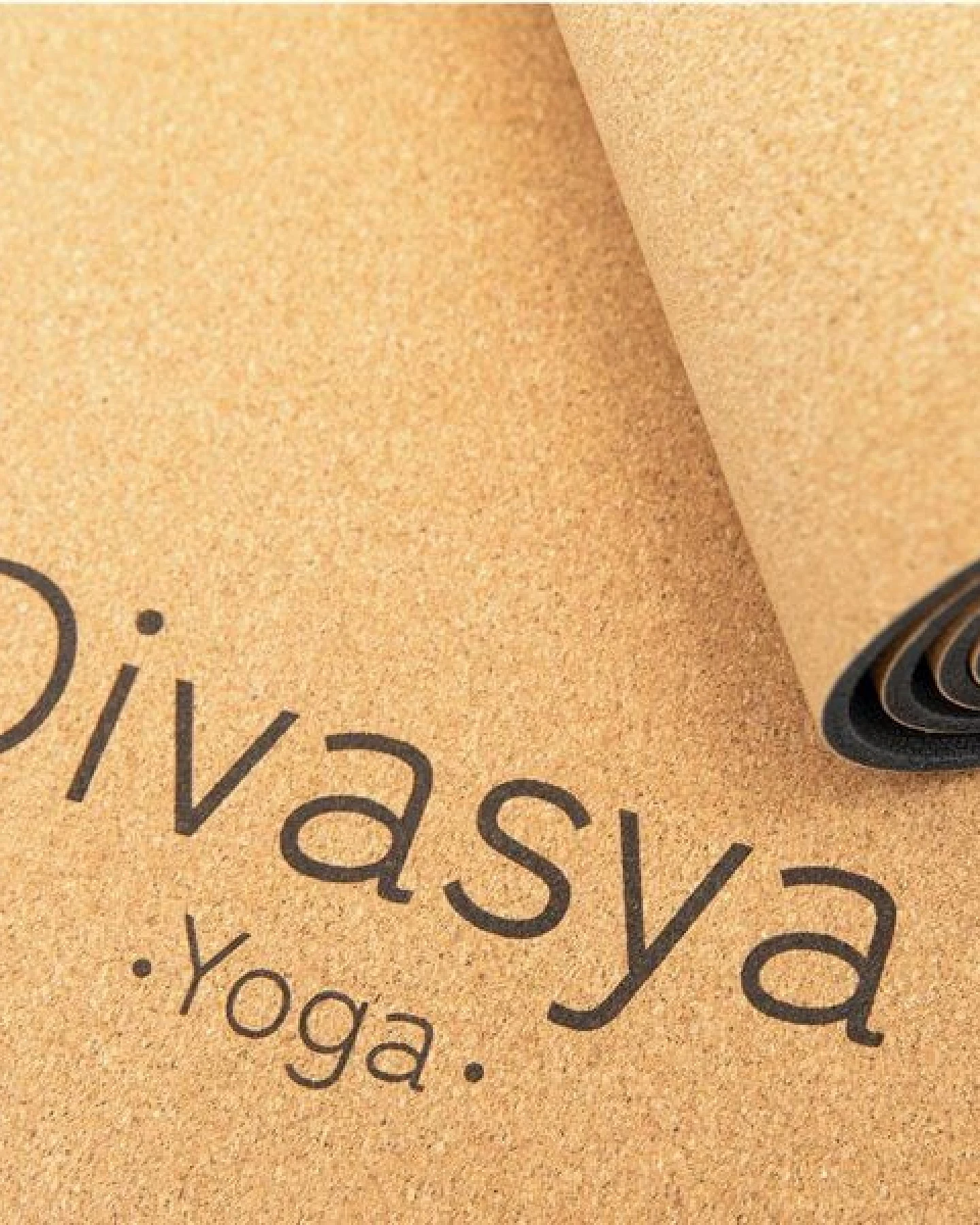 Divasya Yoga Komfort-Set: Yogamatte aus Kork & Naturkautschuk inklusive 2 Kniepads (Lotus / Pure) – Ansicht 4