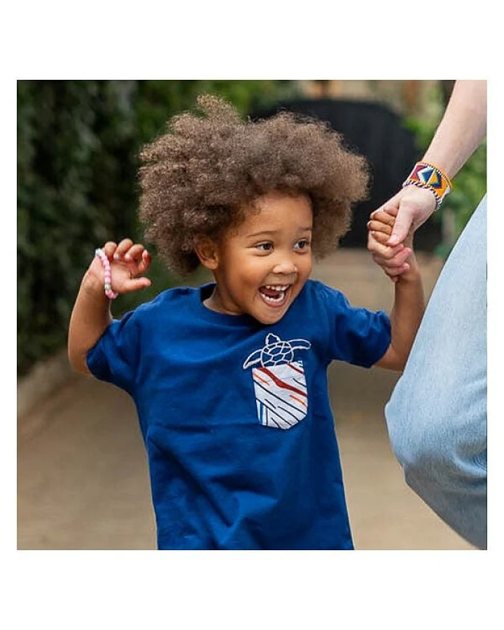 Kipepeo-Clothing BABY-TURTLE Kinder T-Shirt mit Brusttasche aus Bio-Baumwolle Made in Africa