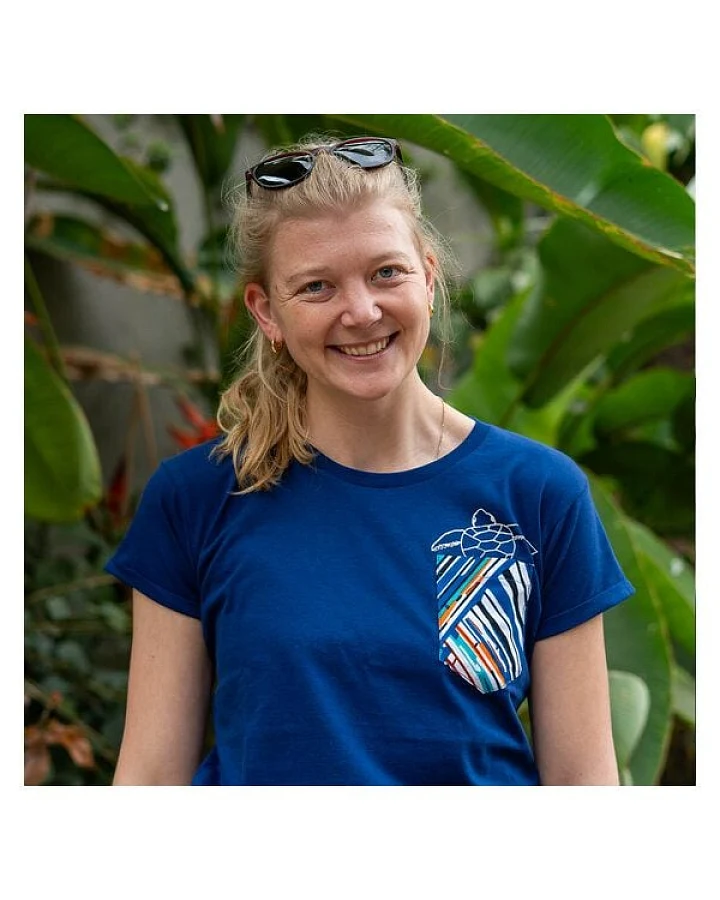 Kipepeo-Clothing BABY-TURTLE Frauen T-Shirt mit Brusttasche Mitternachtsblau Made in Africa