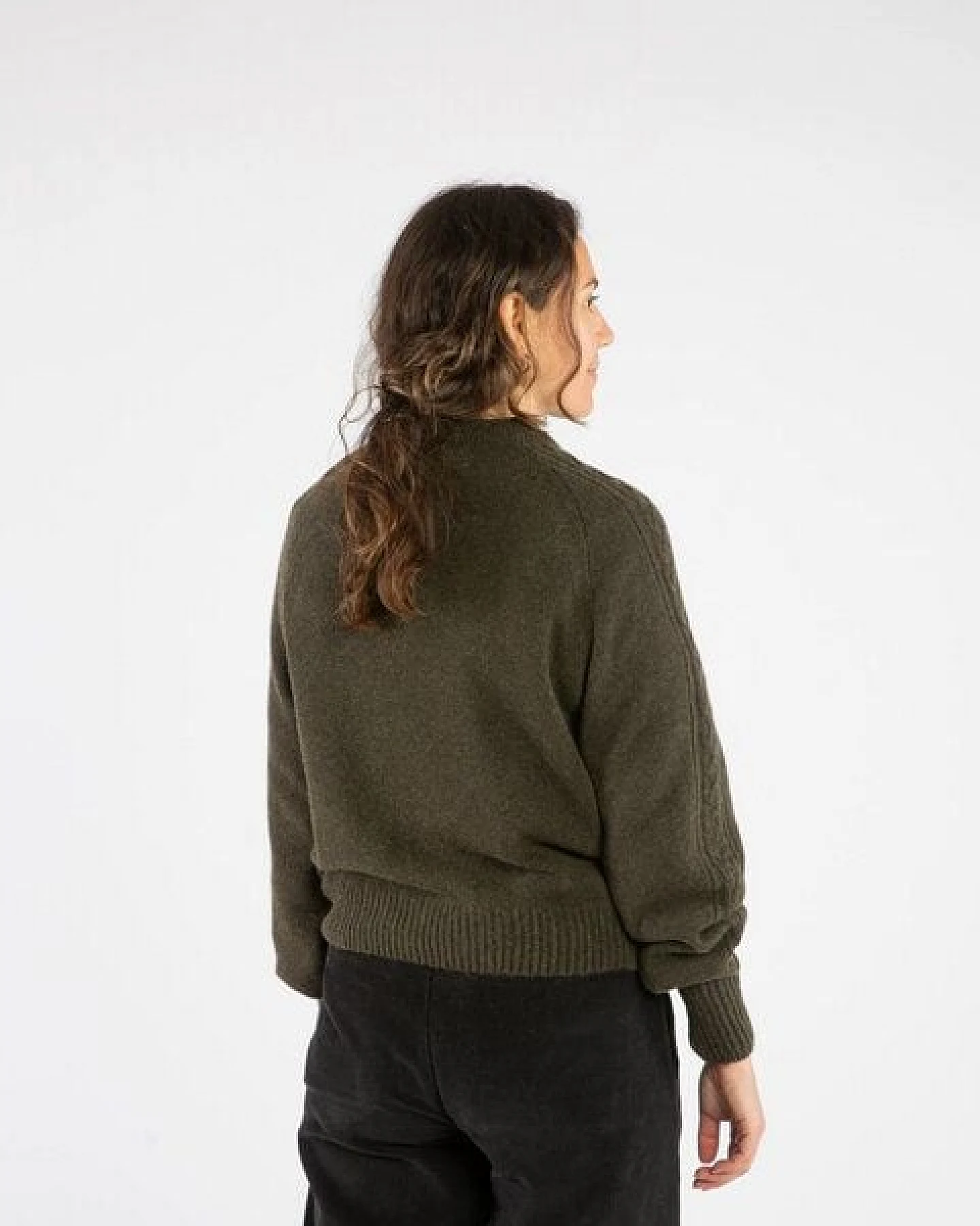 Matona Strickpullover mit Zopfmuster für Frauen aus Bio-Baumwolle und Lammwolle / Cable Knit Sweater – Ansicht 2