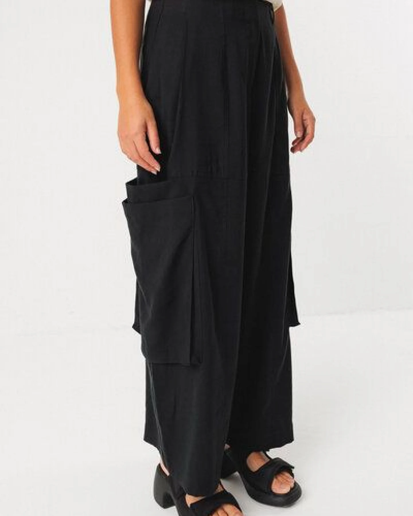 SKFK Cargo-Hose AINES – Ansicht 3