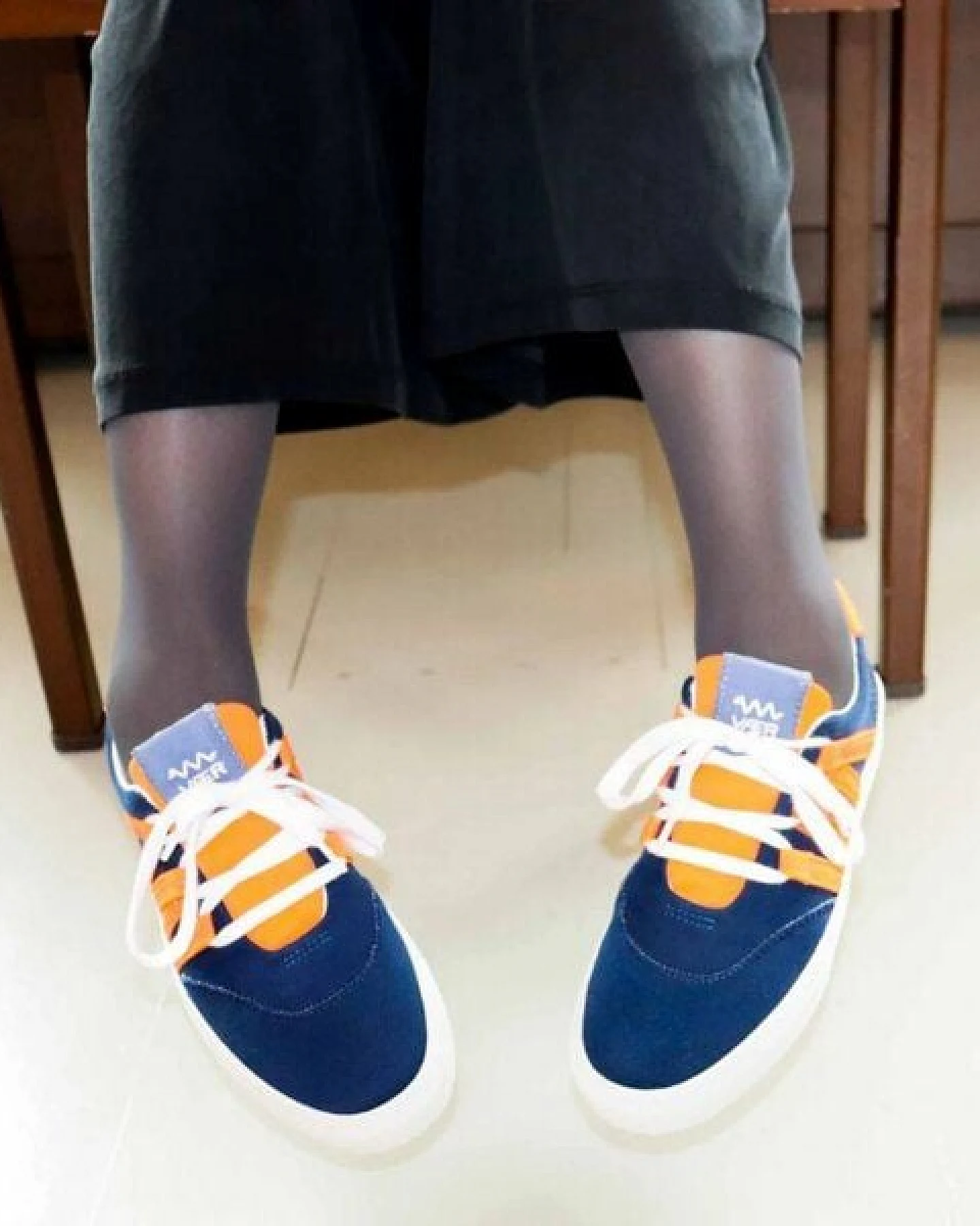 VAER LIMITIERT / Nachhaltiger Sneaker: Recycled / Upcycled / Zirkulär / Vegan - Blue Orange Phoenix – Ansicht 4