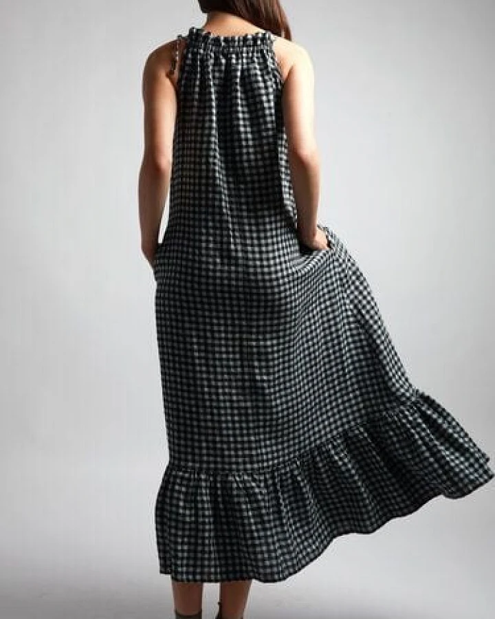 KNOTIUM CLOVER Maxi-Leinenkleid mit Neckholder und Rüschen