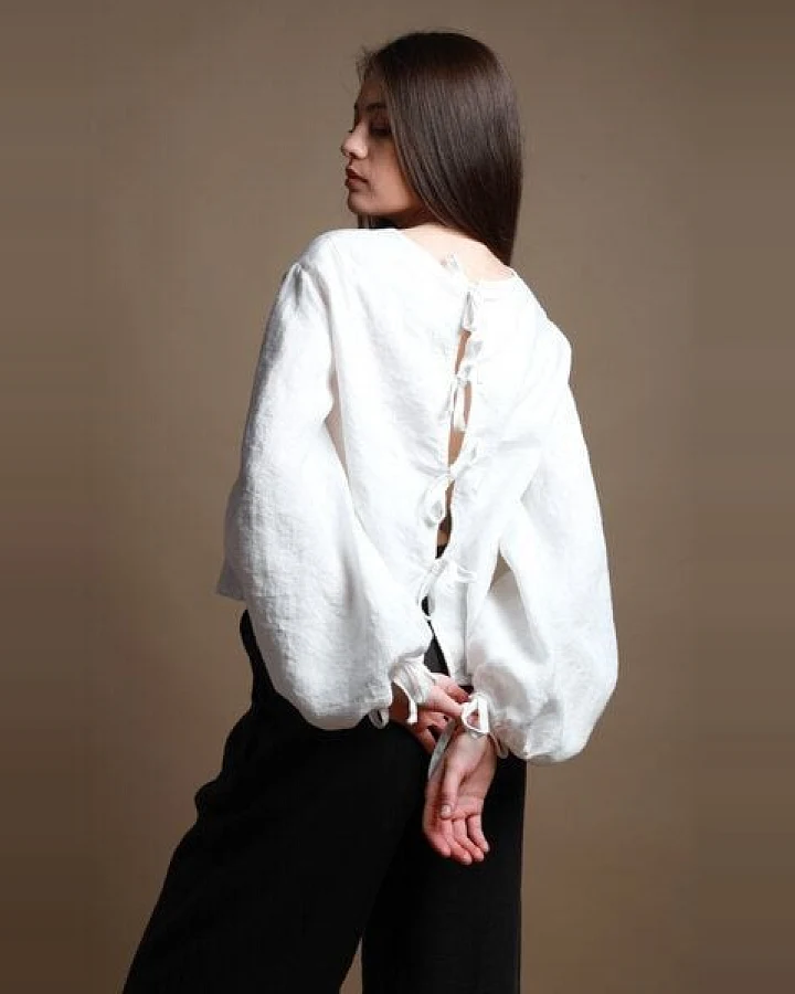 KNOTIUM YELLO Lockere Bluse mit Puffärmeln und offenem Rücken