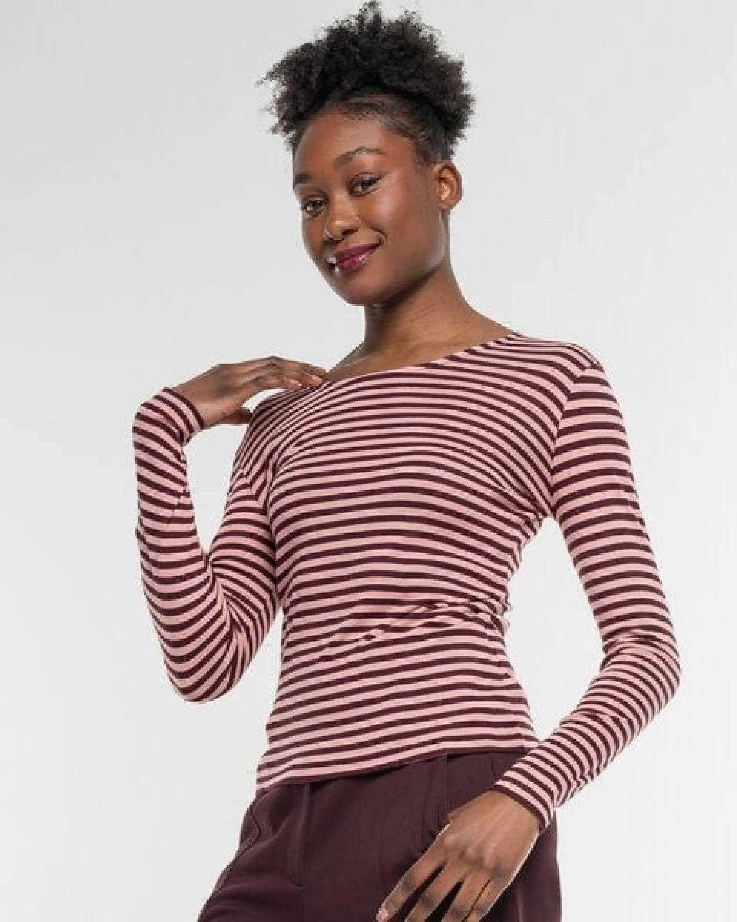 Alma & Lovis Geringeltes Longsleeve aus softer Bio-Baumwolle – Ansicht 4