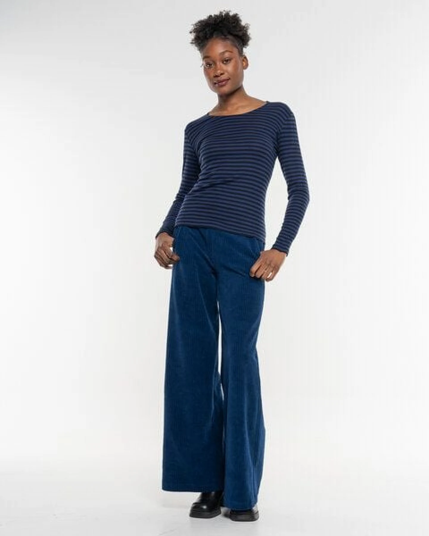 Alma & Lovis Geringeltes Longsleeve aus softer Bio-Baumwolle – Ansicht 3