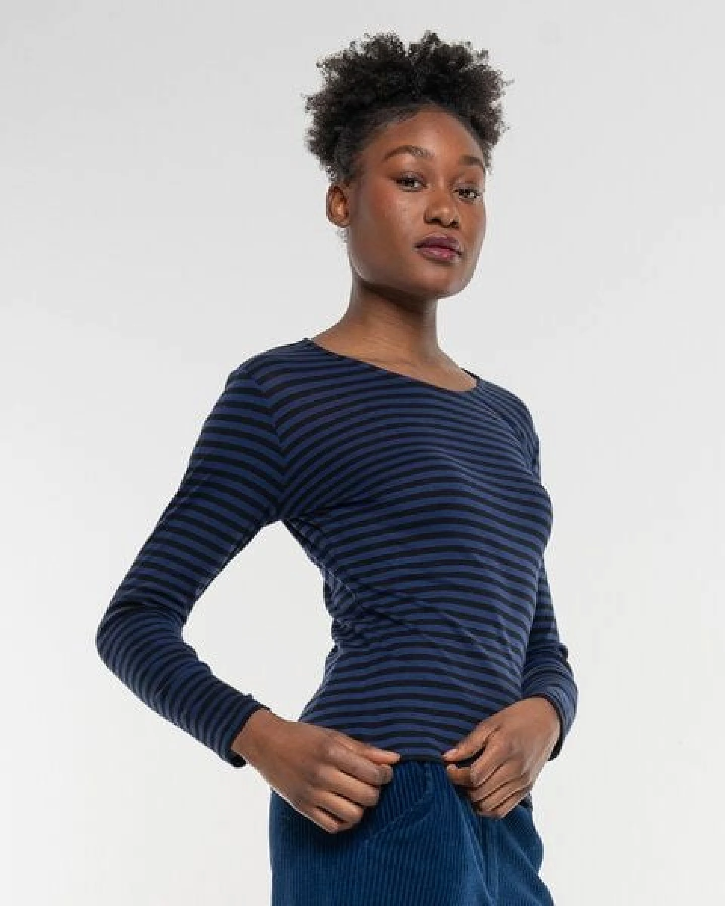 Alma & Lovis Geringeltes Longsleeve aus softer Bio-Baumwolle – Ansicht 4