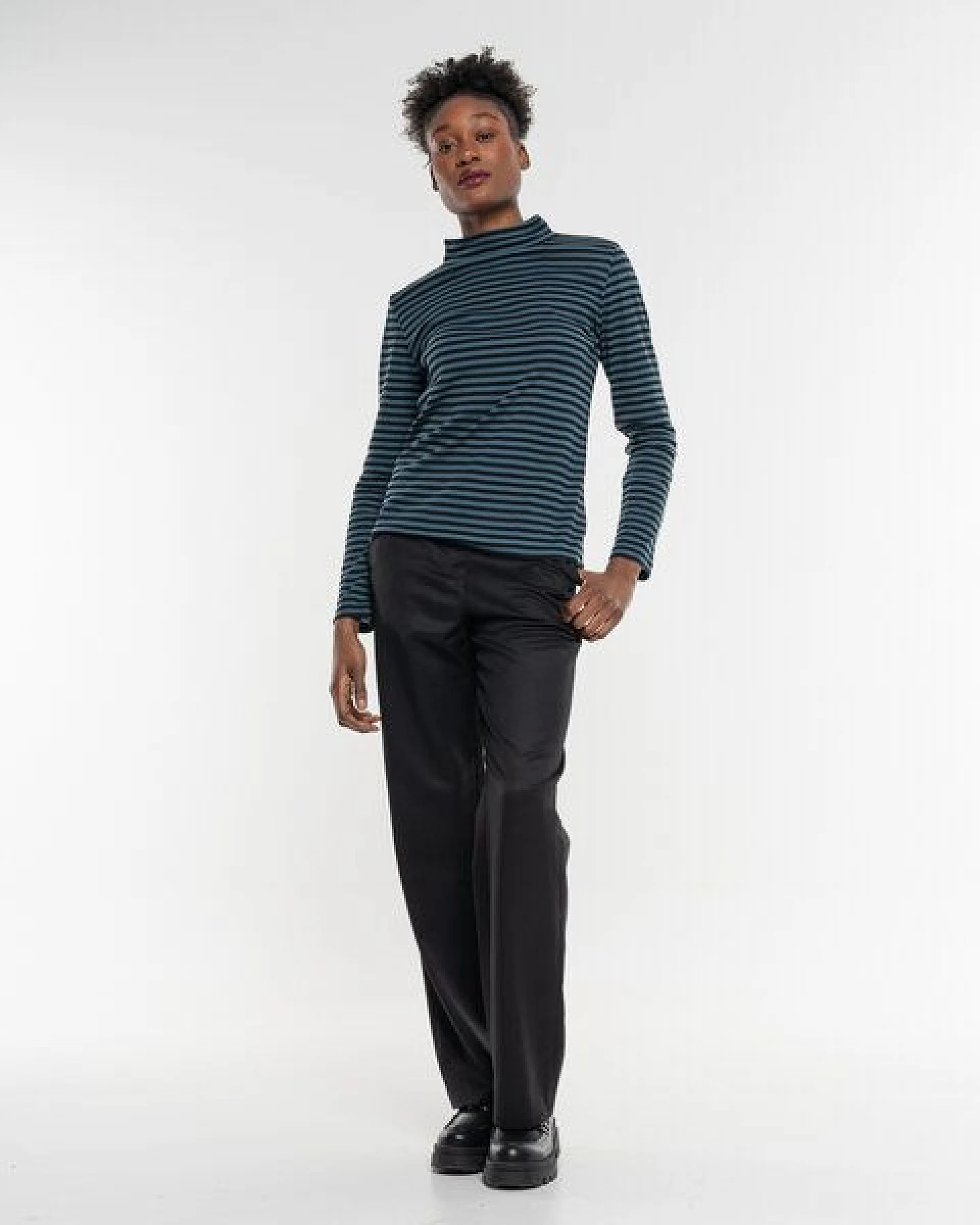 Alma & Lovis Turtleneck Ringelshirt aus softer Bio-Baumwolle – Ansicht 2