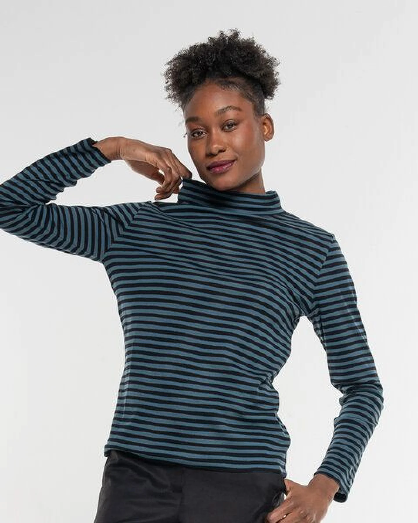 Alma & Lovis Turtleneck Ringelshirt aus softer Bio-Baumwolle – Ansicht 4