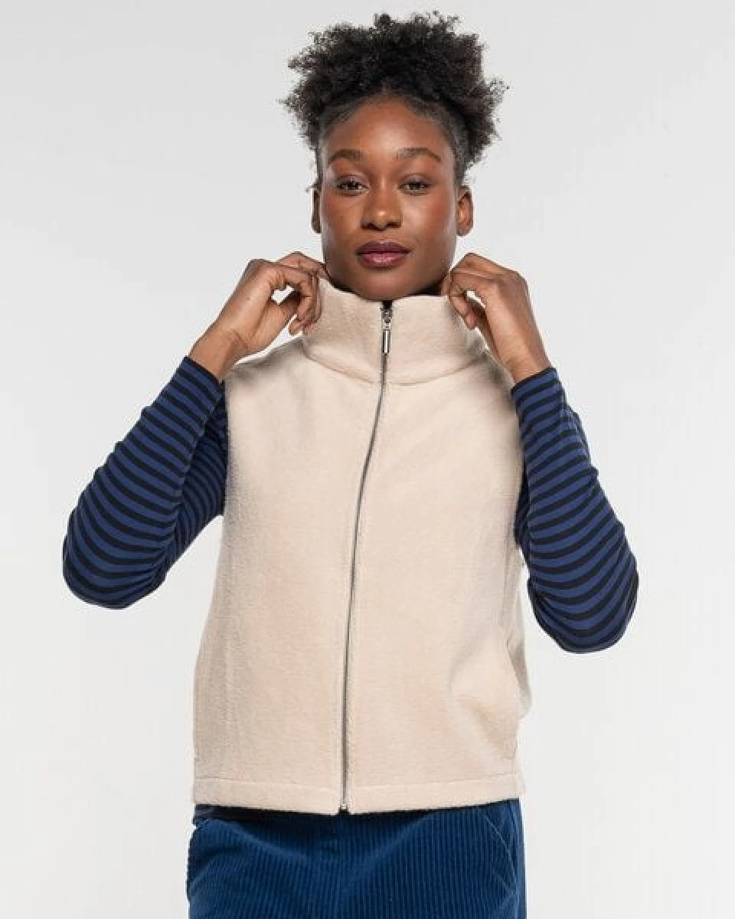 Alma & Lovis Flauschige Weste aus Organic Cotton-Fleece – Ansicht 4