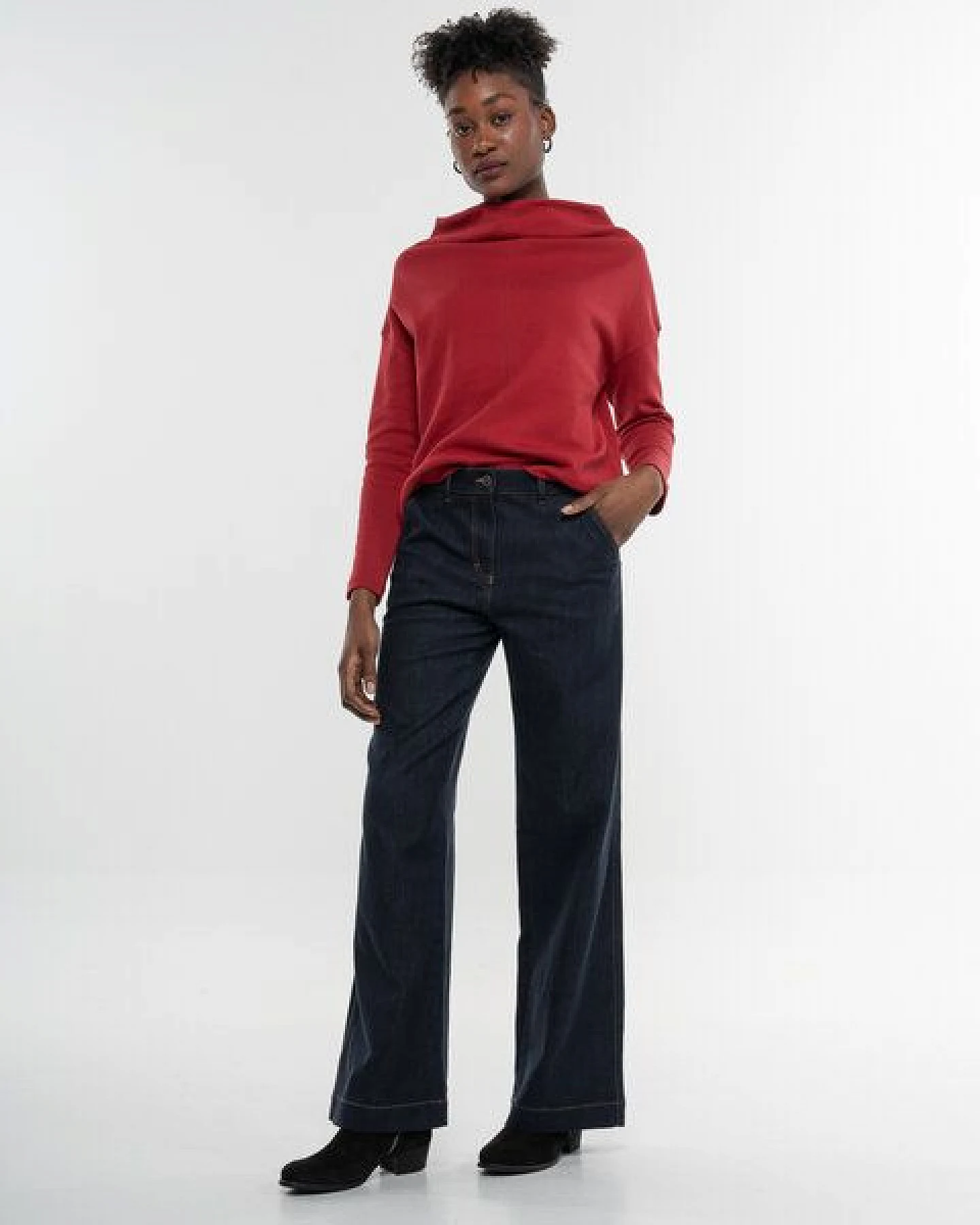 Alma & Lovis Sweater mit Wasserfall-Ausschnitt aus Organic Cotton – Ansicht 2