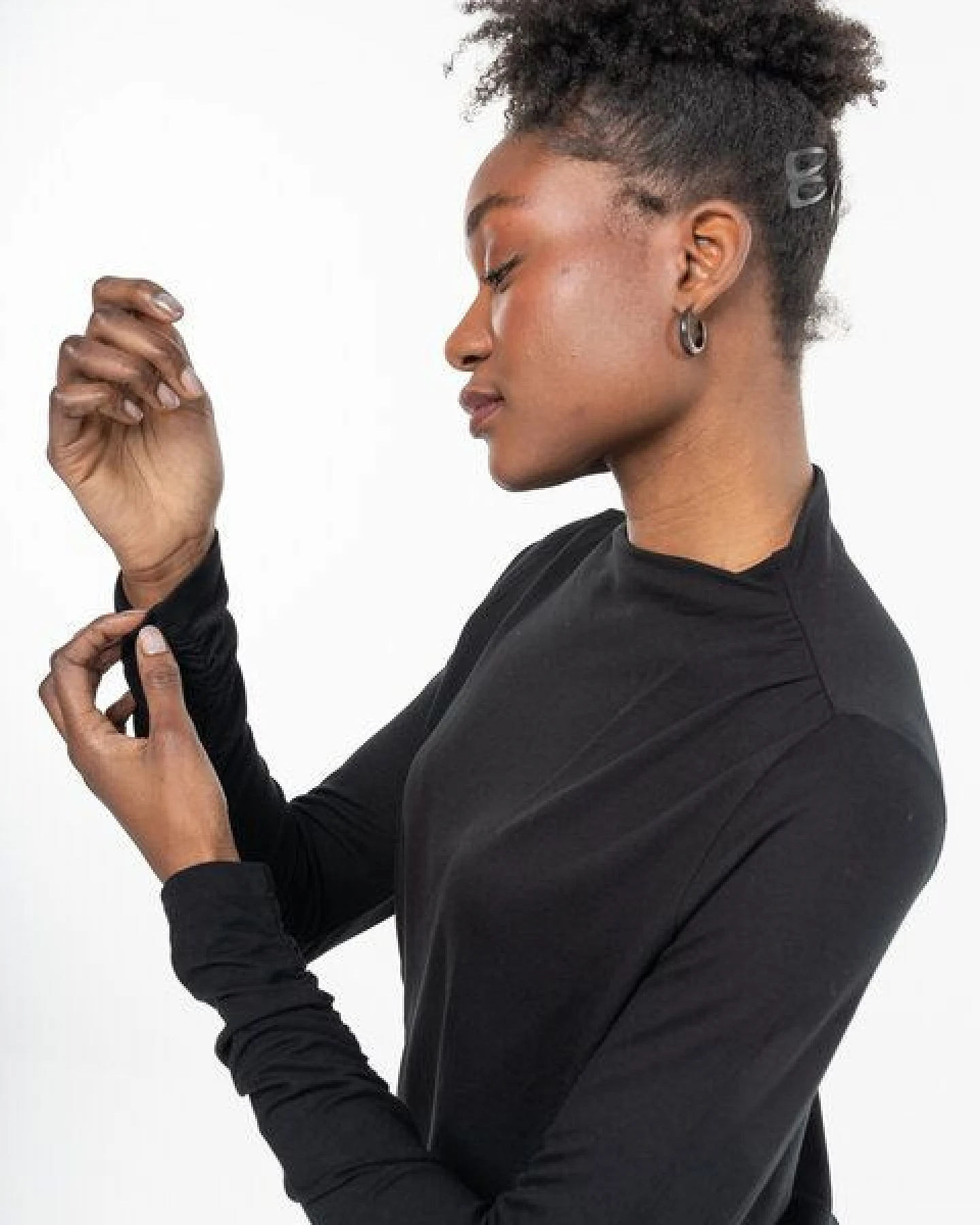 Alma & Lovis Stylisches Langarmshirt aus fließendem EcoVero – Ansicht 3