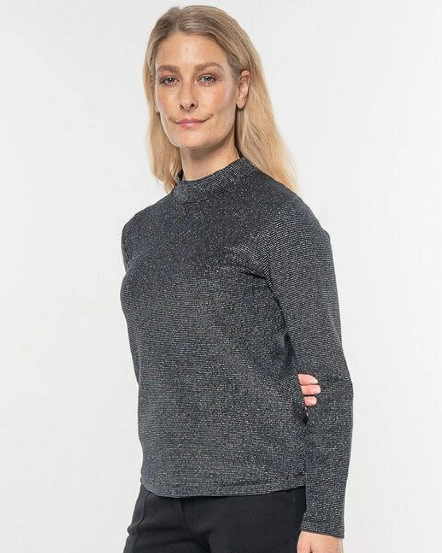 Alma & Lovis Turtleneck Glitzer-Shirt in Waffelpiqué aus Organic Cotton – Ansicht 3