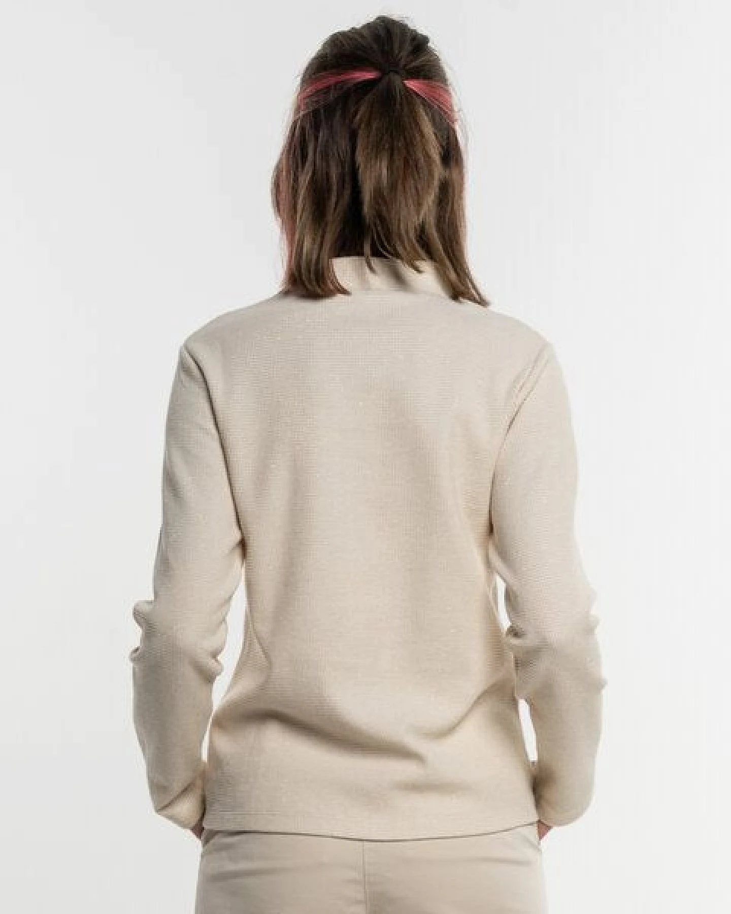 Alma & Lovis Turtleneck Glitzer-Shirt in Waffelpiqué aus Organic Cotton – Ansicht 4