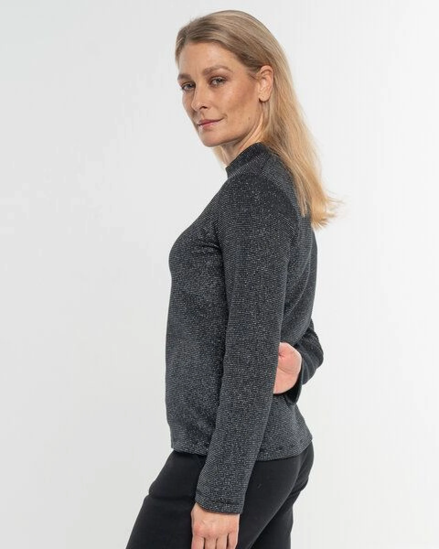 Alma & Lovis Turtleneck Glitzer-Shirt in Waffelpiqué aus Organic Cotton – Ansicht 4