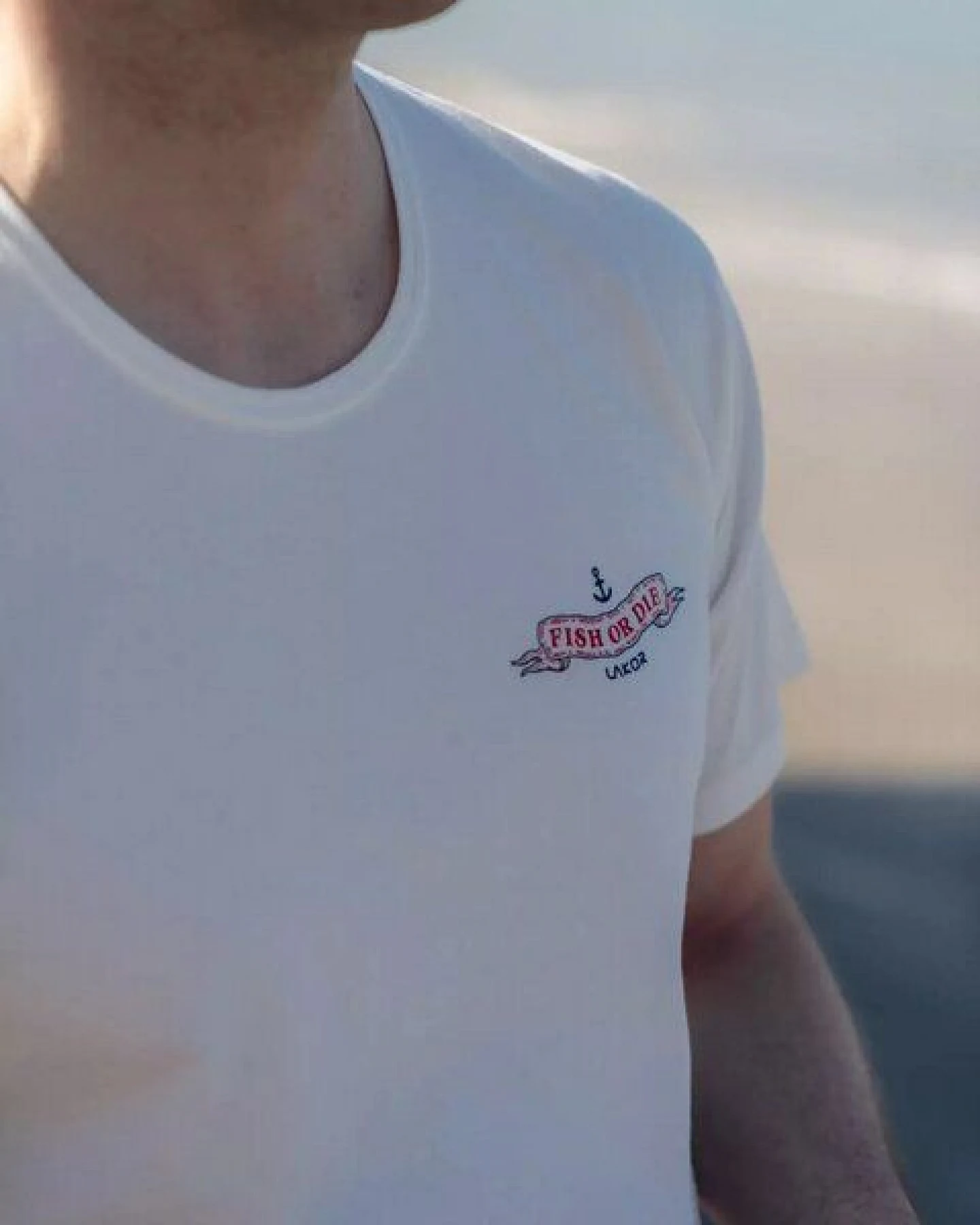 LAKOR T-Shirt aus Bio-Baumwolle - The Smoking Salmon – Ansicht 3