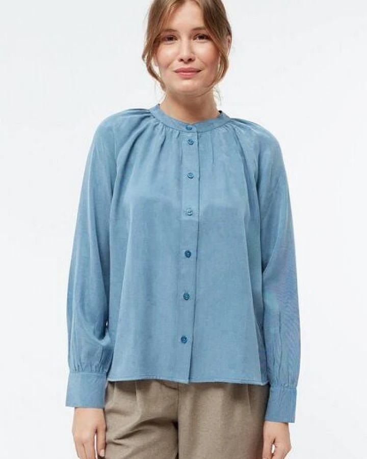 Blau