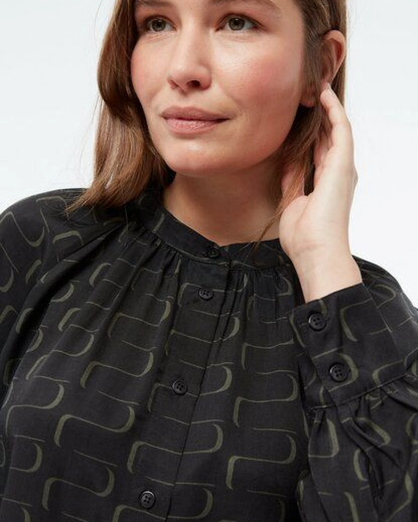 Givn Berlin Bluse GBSMILLA mit Puffärmeln aus TENCEL mit Peach-Effekt – Ansicht 4