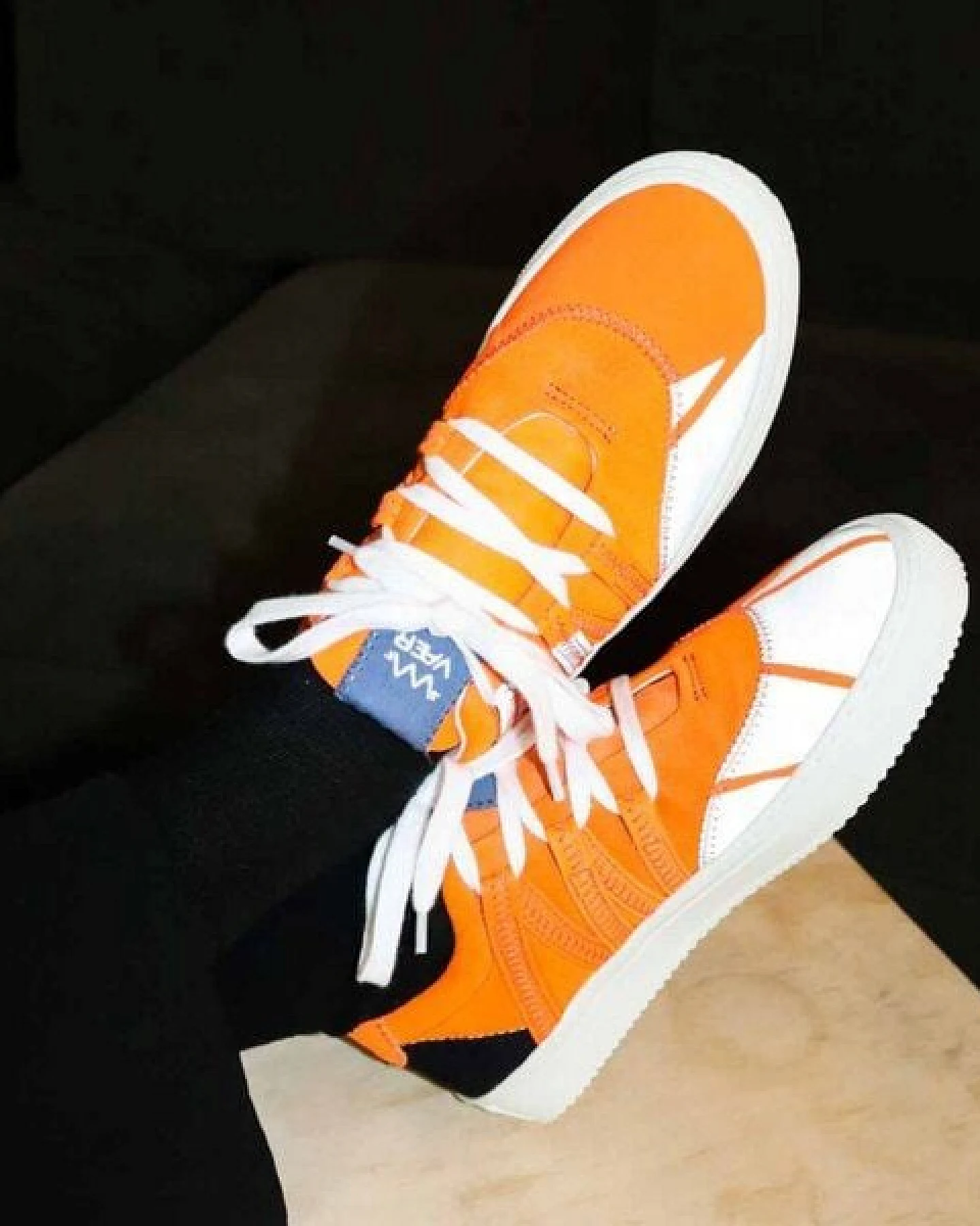 VAER LIMITIERT Nachhaltiger Sneaker: Recycled / Upcycled / Zirkulär / Vegan - Orange Phoenix – Ansicht 4