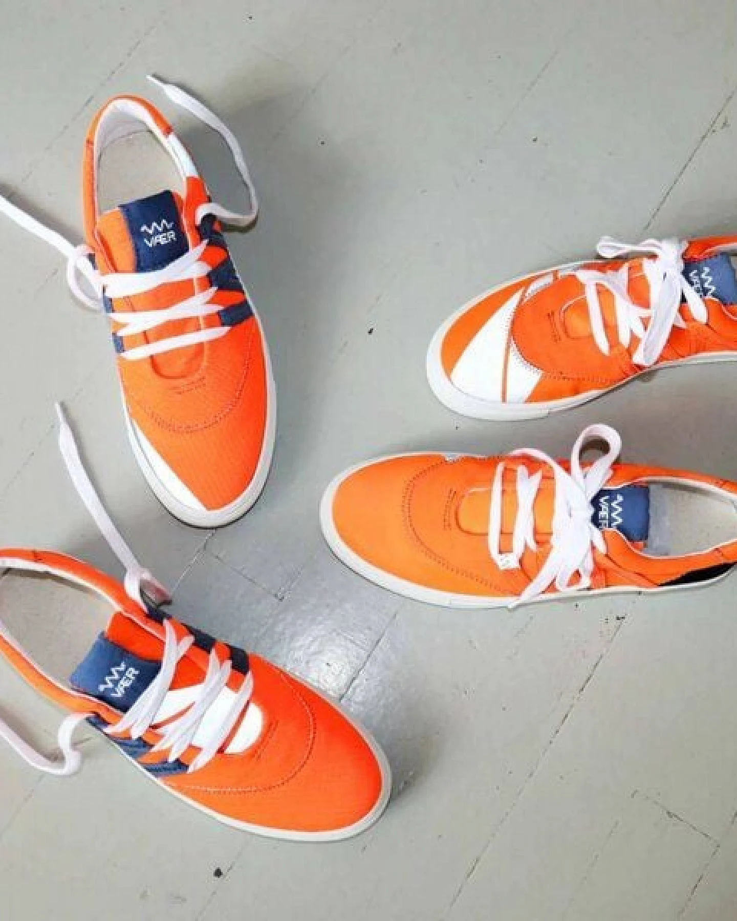 VAER LIMITIERT Nachhaltiger Sneaker: Recycled / Upcycled / Zirkulär / Vegan - Orange Phoenix – Ansicht 2