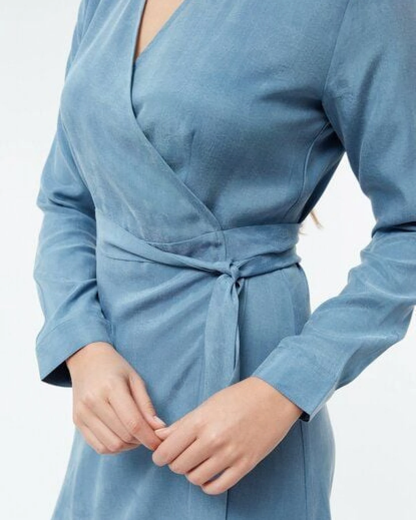 Givn Berlin Wickelkleid GBVIRGINIA aus TENCEL mit Peach-Effekt – Ansicht 4