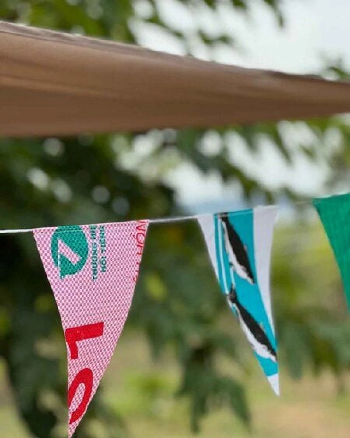 MoreThanHip Flagline recycelte Fischsäcke - 5 Meter - multicolour - dreieckig oder rechteckig – Ansicht 3