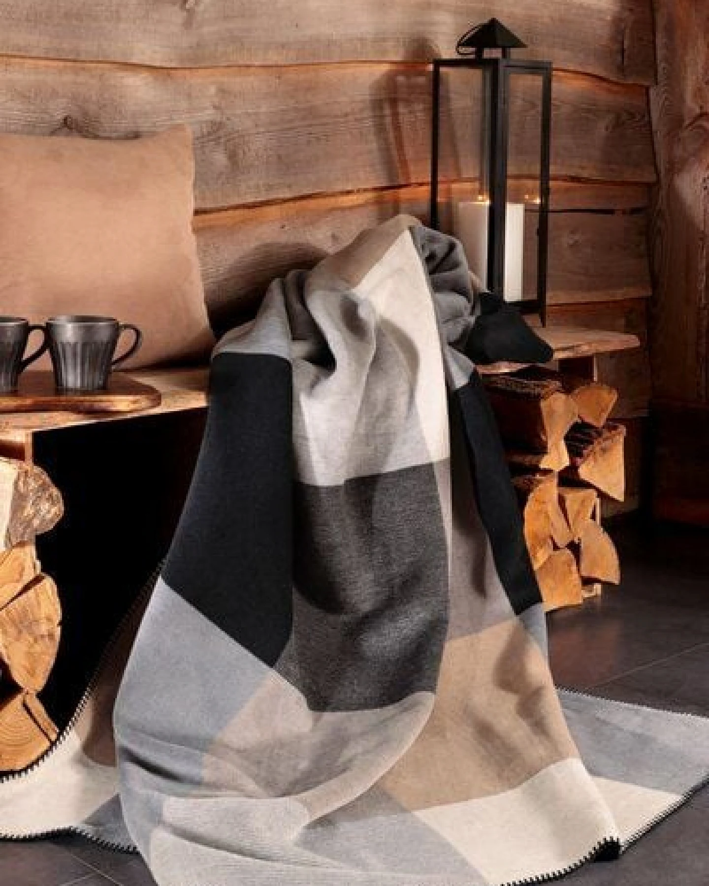 biederlack Wohndecke Serie Alp Chic "Alp Square", 80 % recycelte Fasern – Ansicht 3