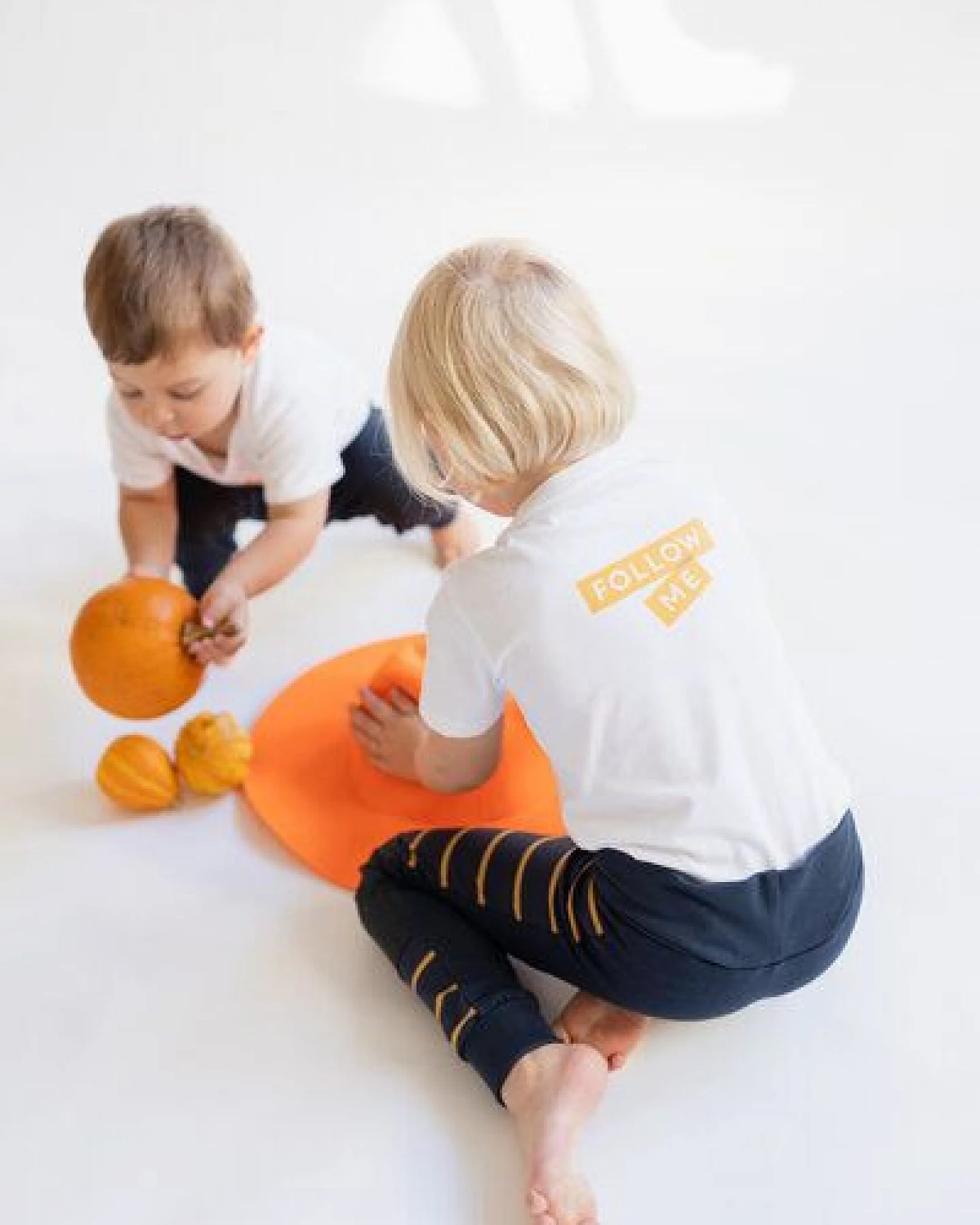Babbily Superbequeme & langlebige Kita-Leggings - verstärkte Knie, GOTS, EU Produktion - Krabbel & Summ – Ansicht 3