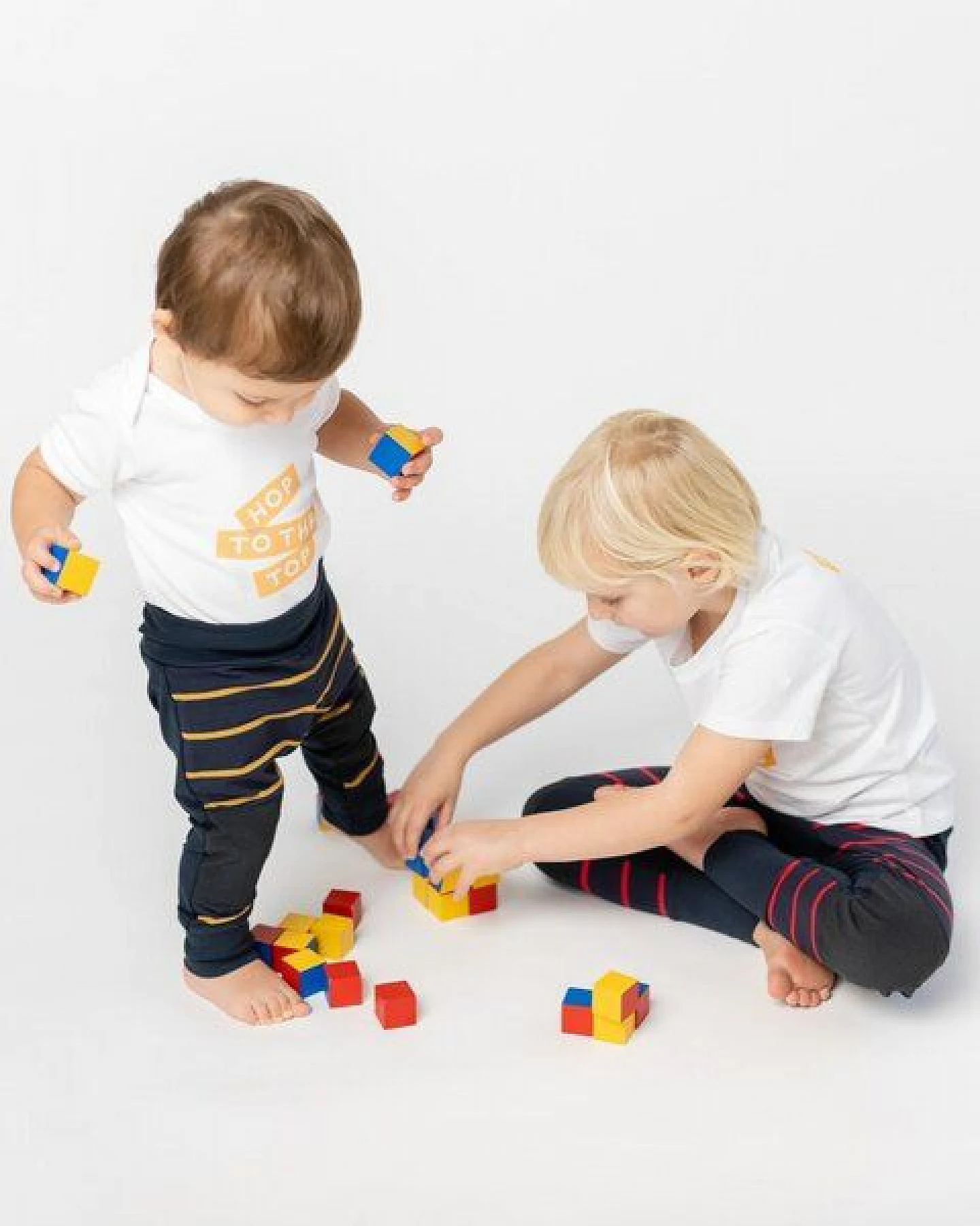 Babbily Superbequeme & langlebige Kita-Leggings - verstärkte Knie, GOTS, EU Produktion - Krabbel & Summ – Ansicht 2