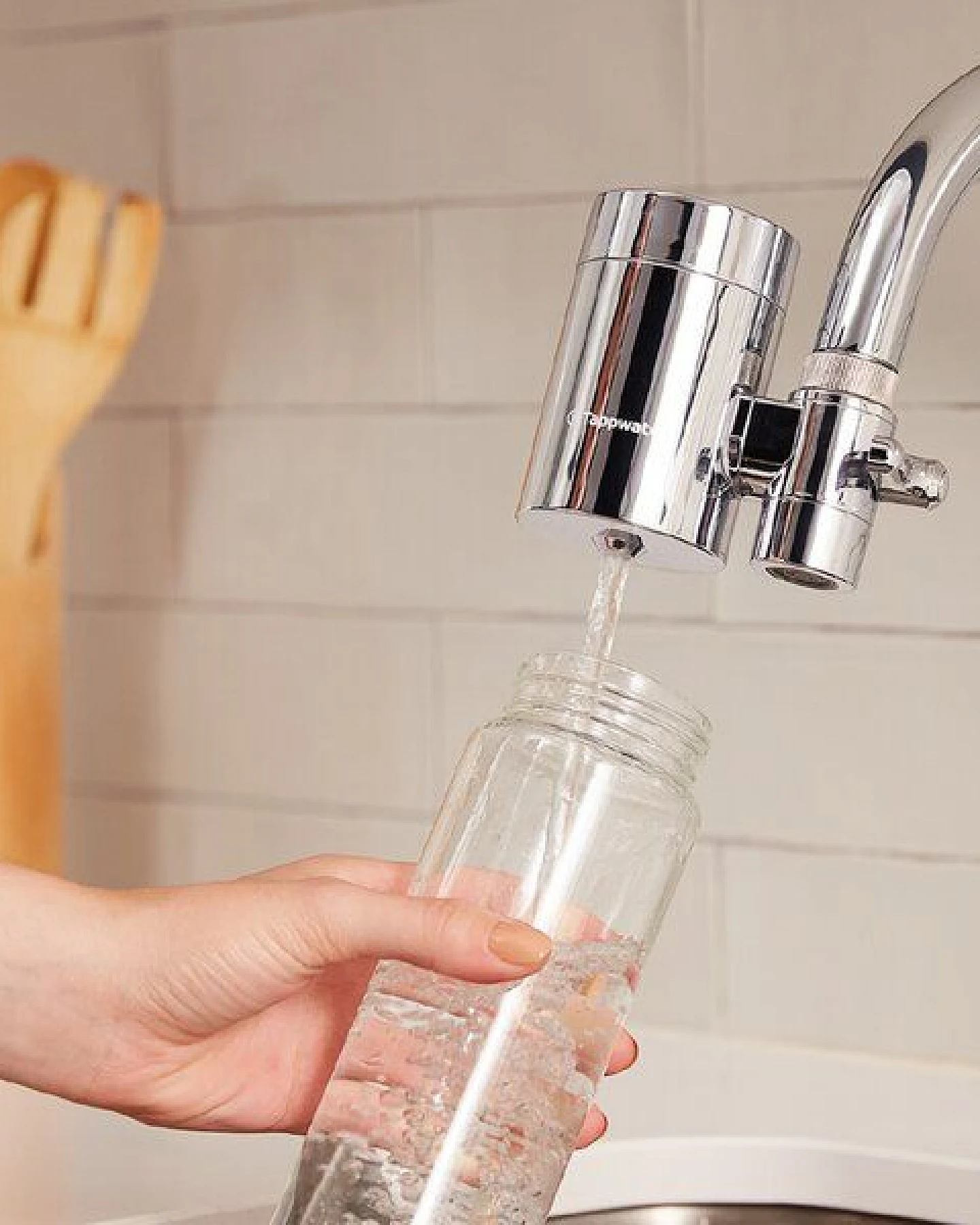 Wasserfilter für Wasserhahn Tappwater EcoPro SMR - Leitungswasserfilter mit 6 Stufen und Swedish Mineral Rock. Filtert + 100 Stoffe und fügt Mineralien für reines, gesundes Wasser hinzu. Exklusiver Technologie – Ansicht 2