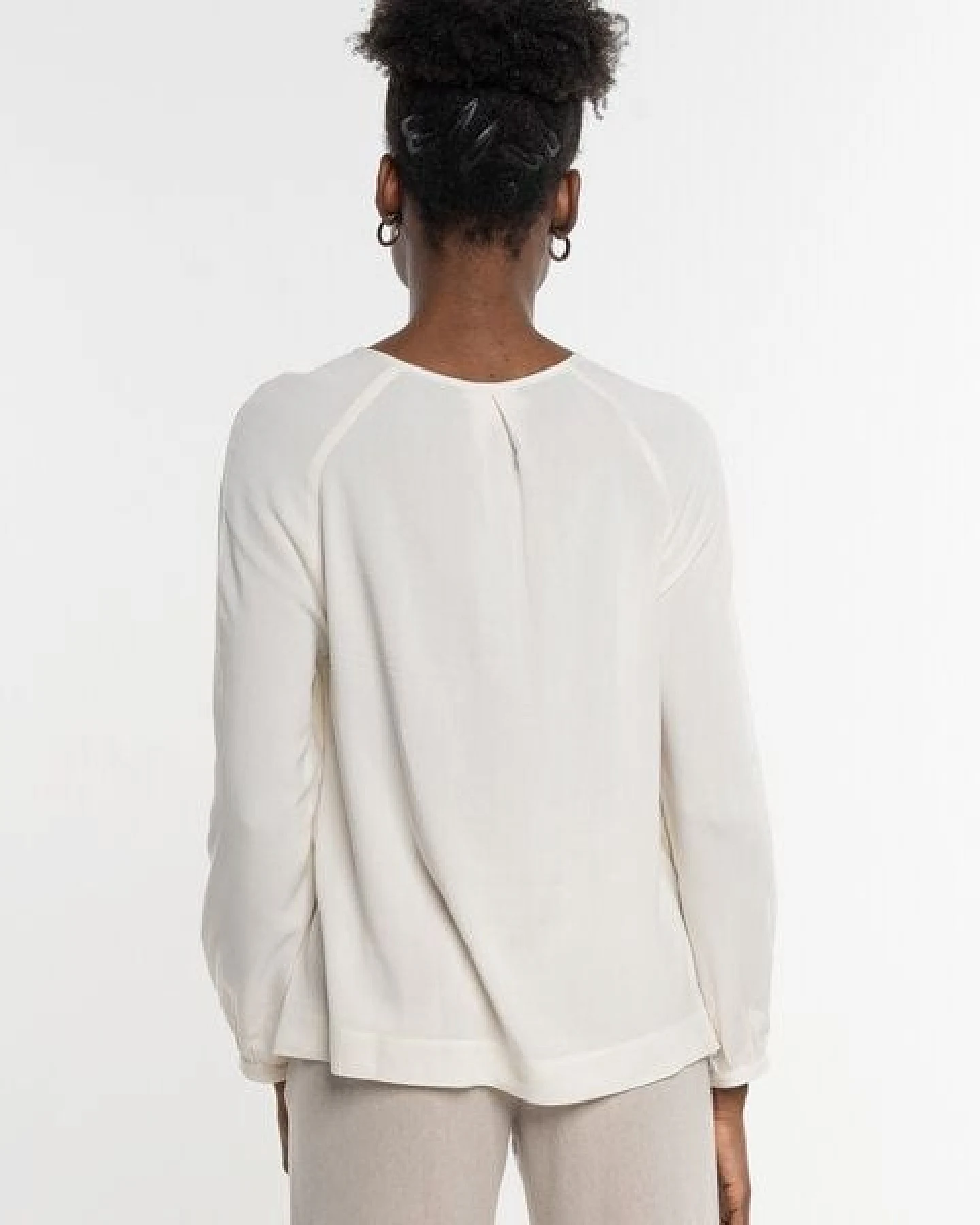 Alma & Lovis Legeres Blusenshirt aus fließendem EcoVero – Ansicht 4