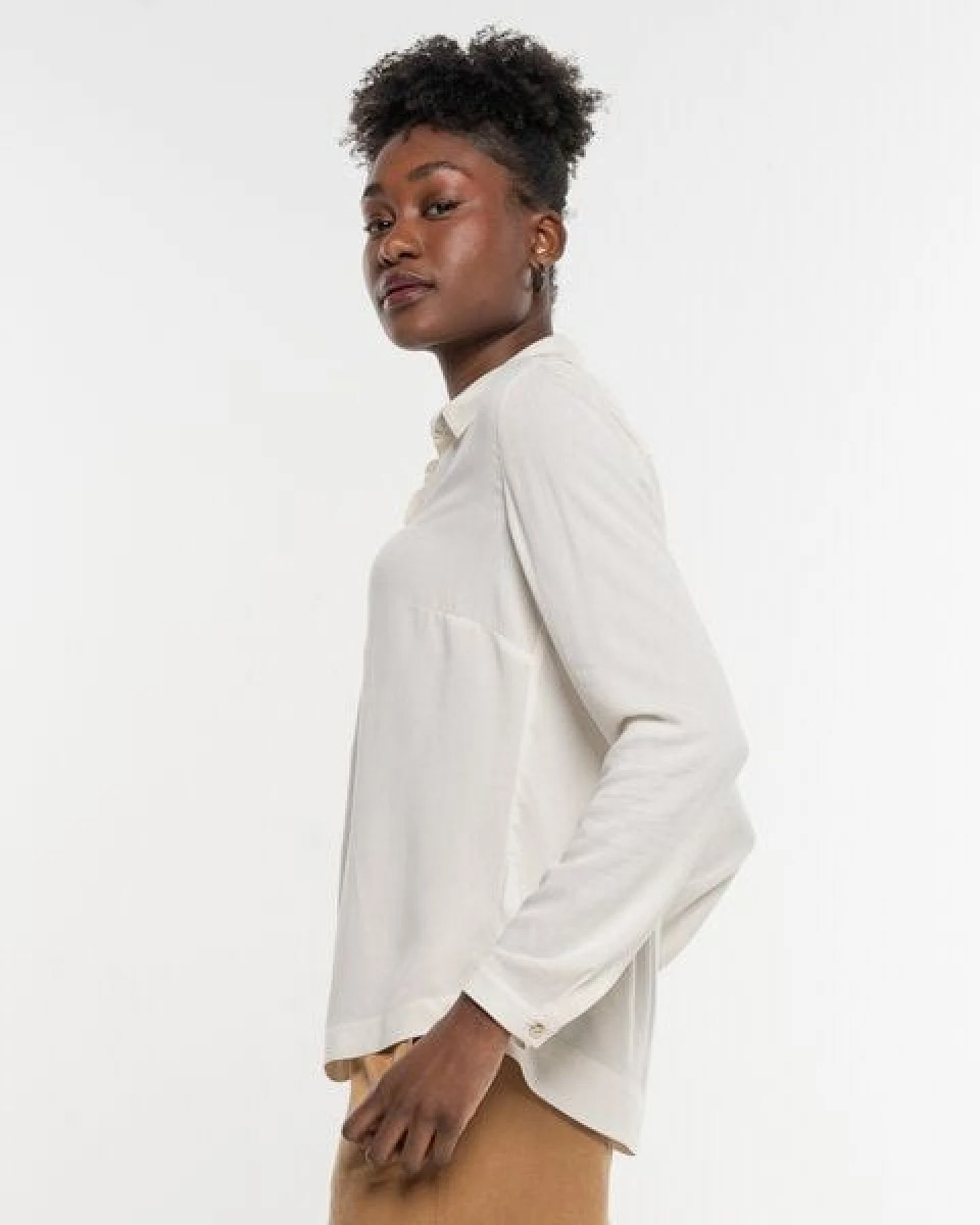 Alma & Lovis Elegante Bluse aus fließendem EcoVero – Ansicht 4