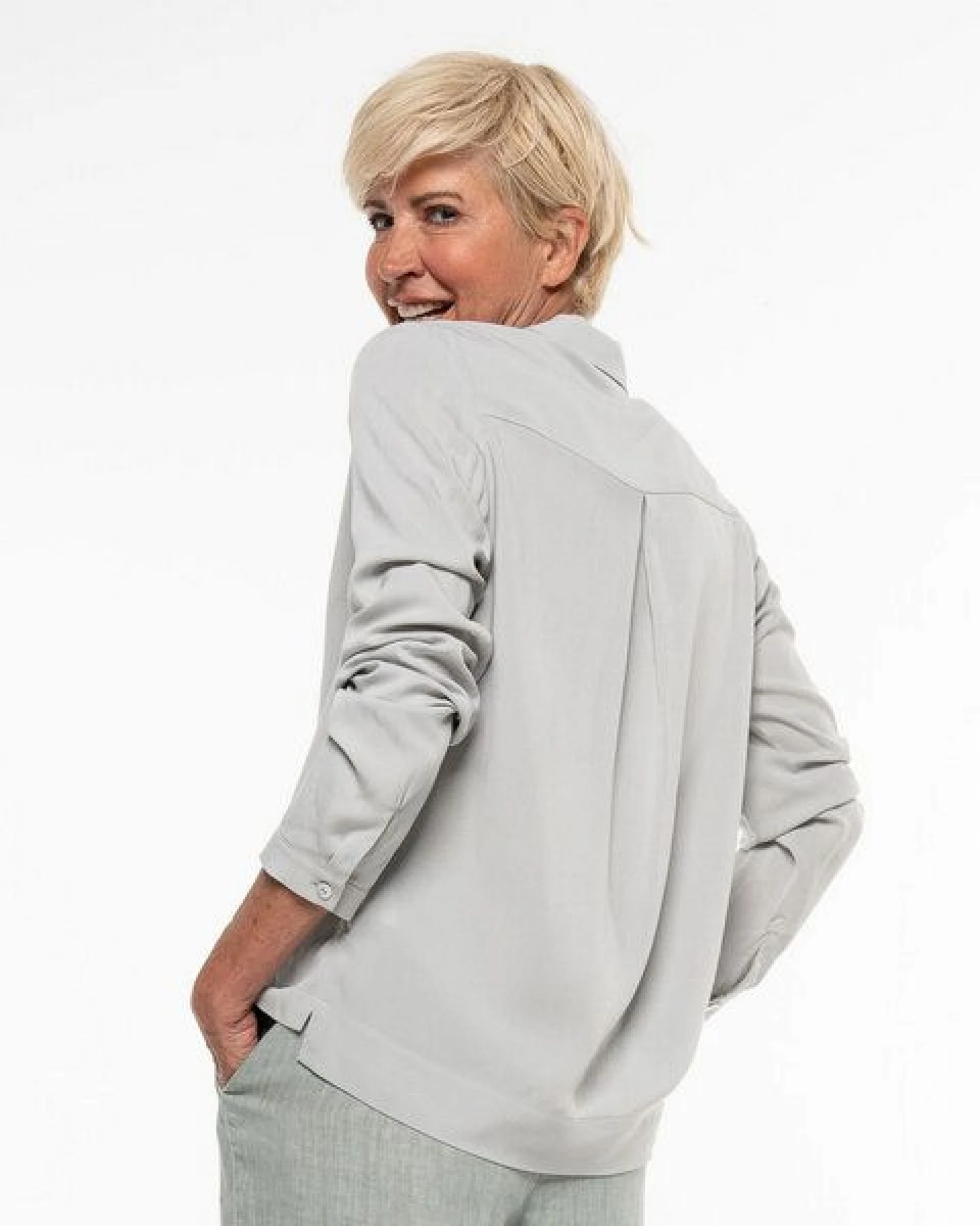 Alma & Lovis Elegante Bluse aus fließendem EcoVero – Ansicht 3