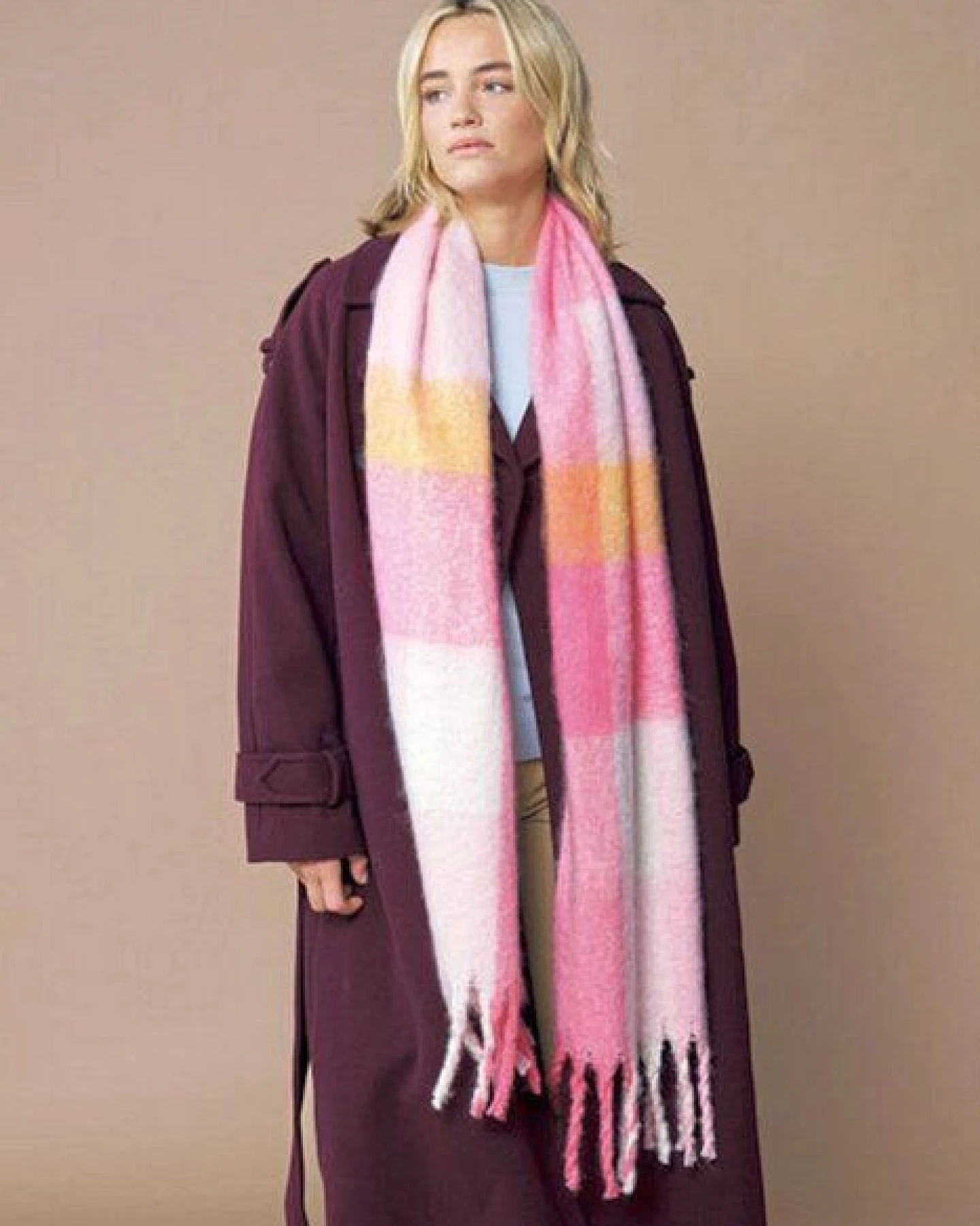 Beechfield Karierter Winterschal Oversize (223 x 33 cm) weiches Material – Ansicht 2