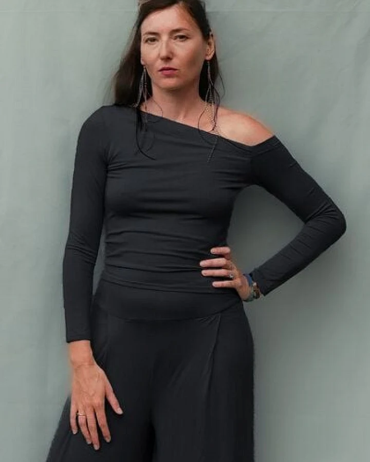 10 BODIES Asymmetrical Longsleeve aus Ecovero Premium Viscose