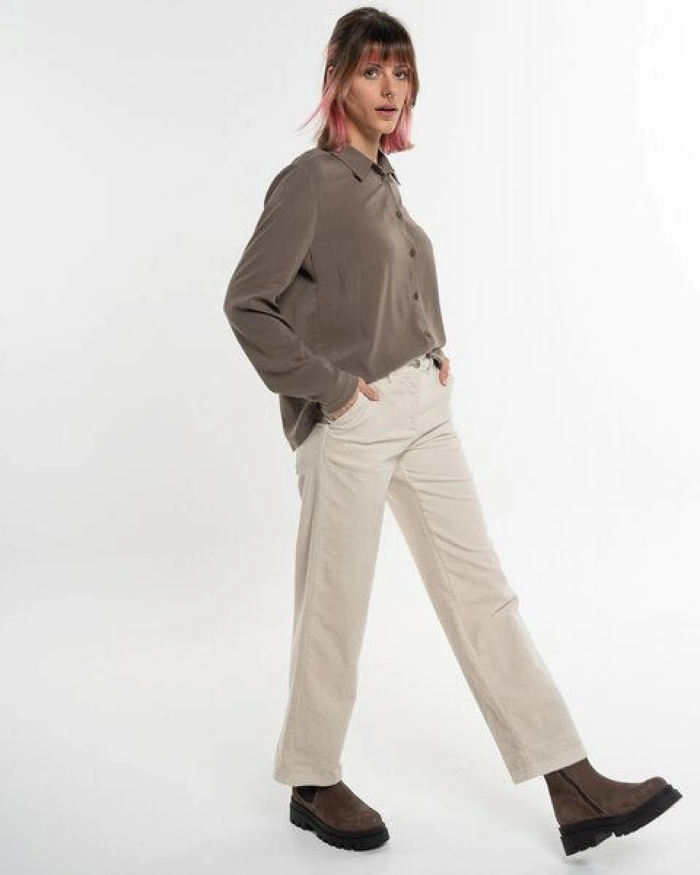 Alma & Lovis Klassische Cordhose aus softer Bio-Baumwolle – Ansicht 2