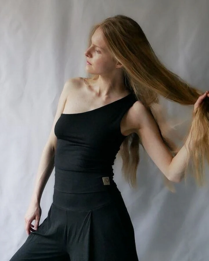 10 BODIES Asymmetrical top aus Ecovero Premium Viscose