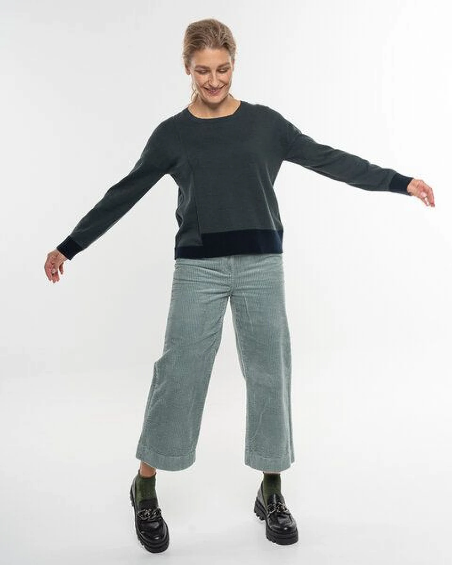 Alma & Lovis Feiner Strickpulli aus softem Bio-Baumwoll-/Woll-Mix – Ansicht 2