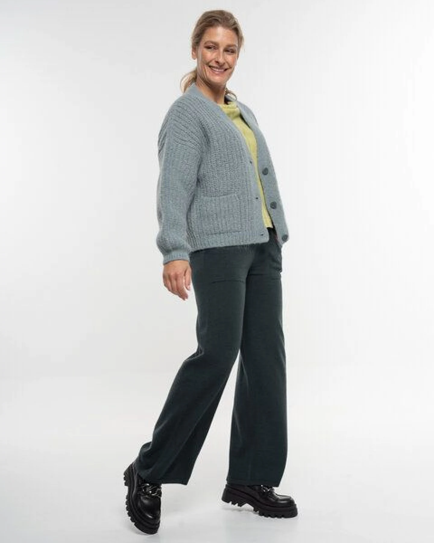 Alma & Lovis Legere Strickmarlene aus softem Bio-Baumwoll-/Woll-Mix – Ansicht 3
