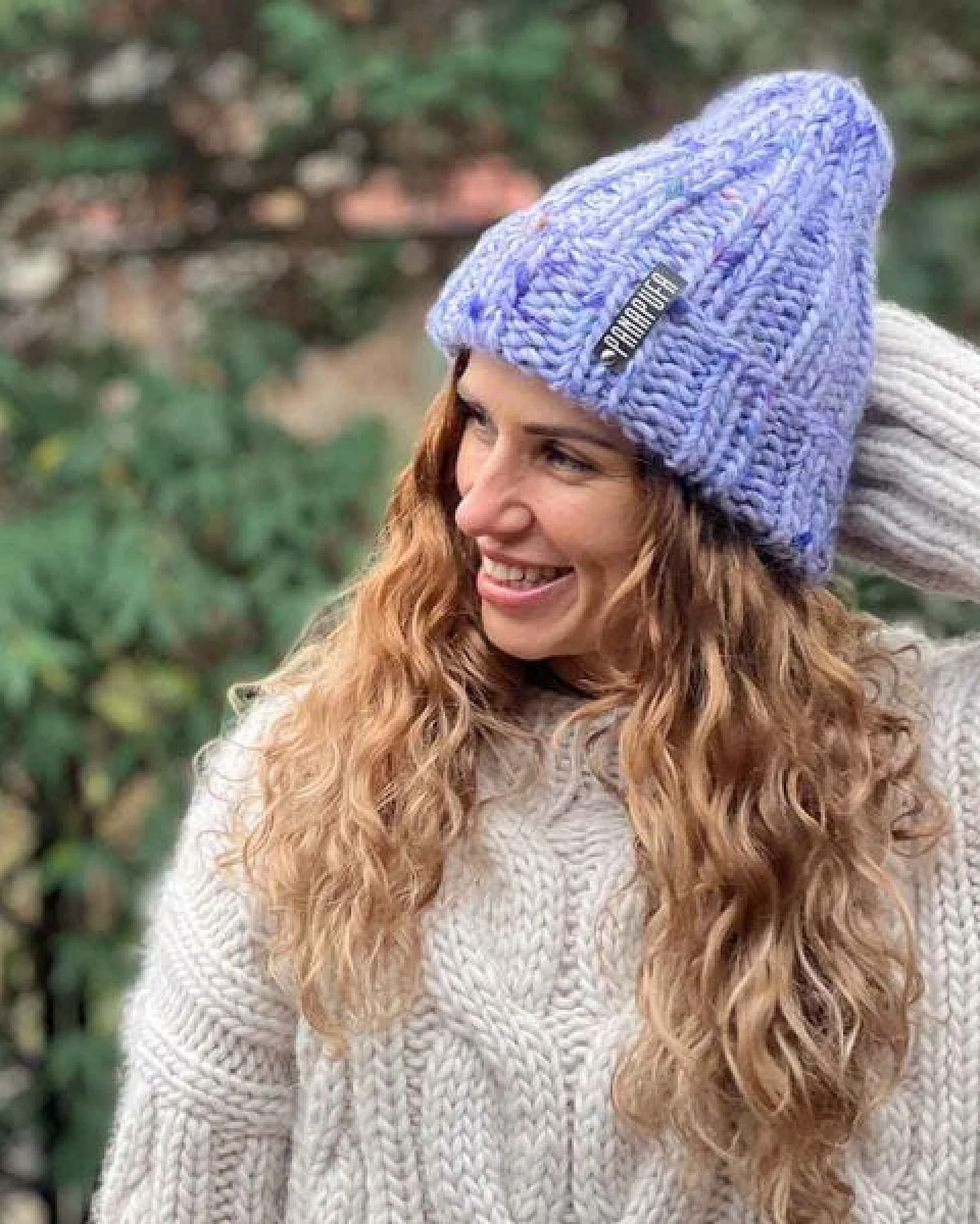 PANAPUFA Handgestrickte Chunky Beanie – 90 % Merinowolle, 10 % Seide – Ansicht 4