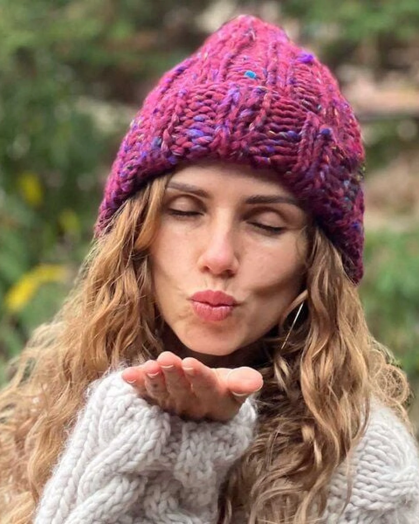 PANAPUFA Handgestrickte Chunky Beanie – 90 % Merinowolle, 10 % Seide – Ansicht 2