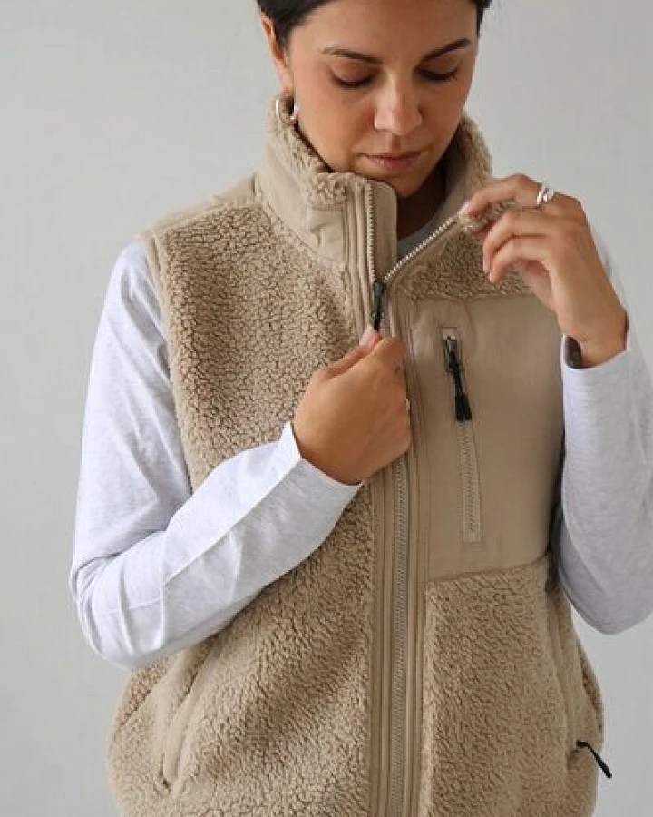 Kultgut With Love – Kuschelige Sherpa-Weste im coolen Style