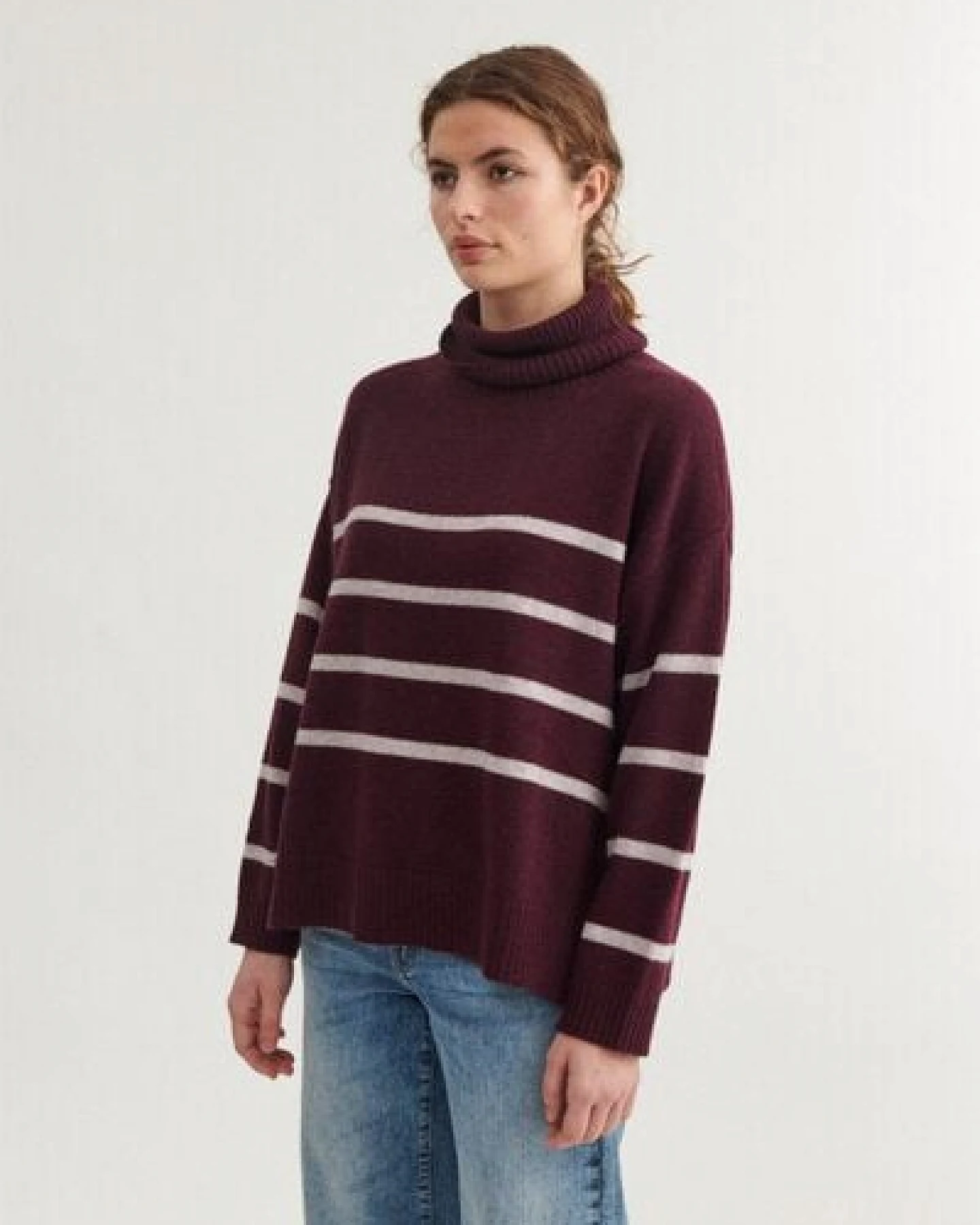 Basic Apparel Gestreifter Pullover LISE mit Rundhals aus recycelter Wolle – Ansicht 4