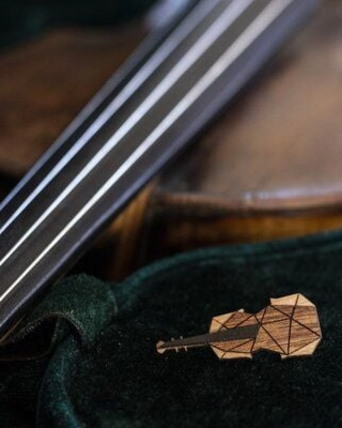 BeWooden Holzbrosche Geige – Violin Brooch – Ansicht 3