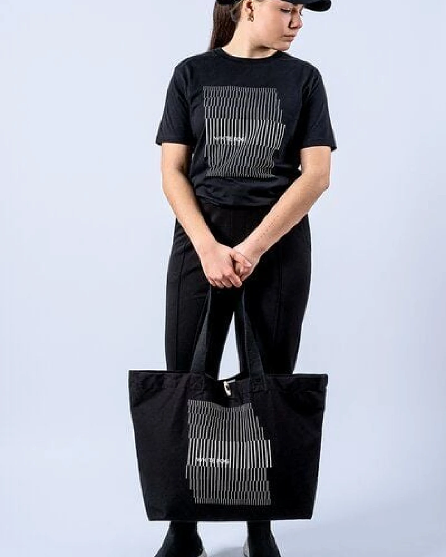 FANTASTIC REALITY STUDIOS WHITE FOG LARGE CANVAS TOTE – Bio-Baumwolle, Unisex – Ansicht 3