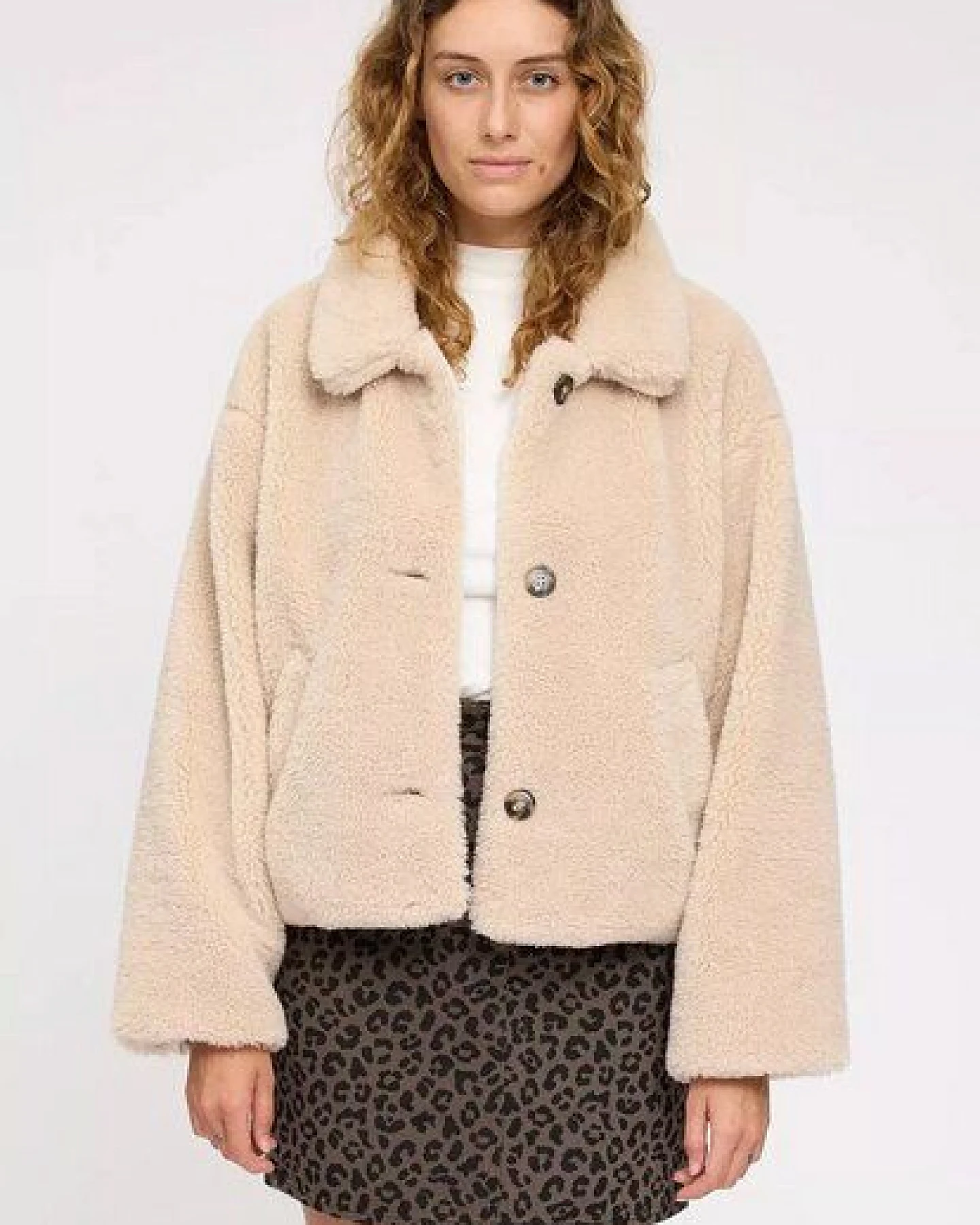 Mazine Faux-Fur Button Jacke - aus recyceltem Polyester – Ansicht 2