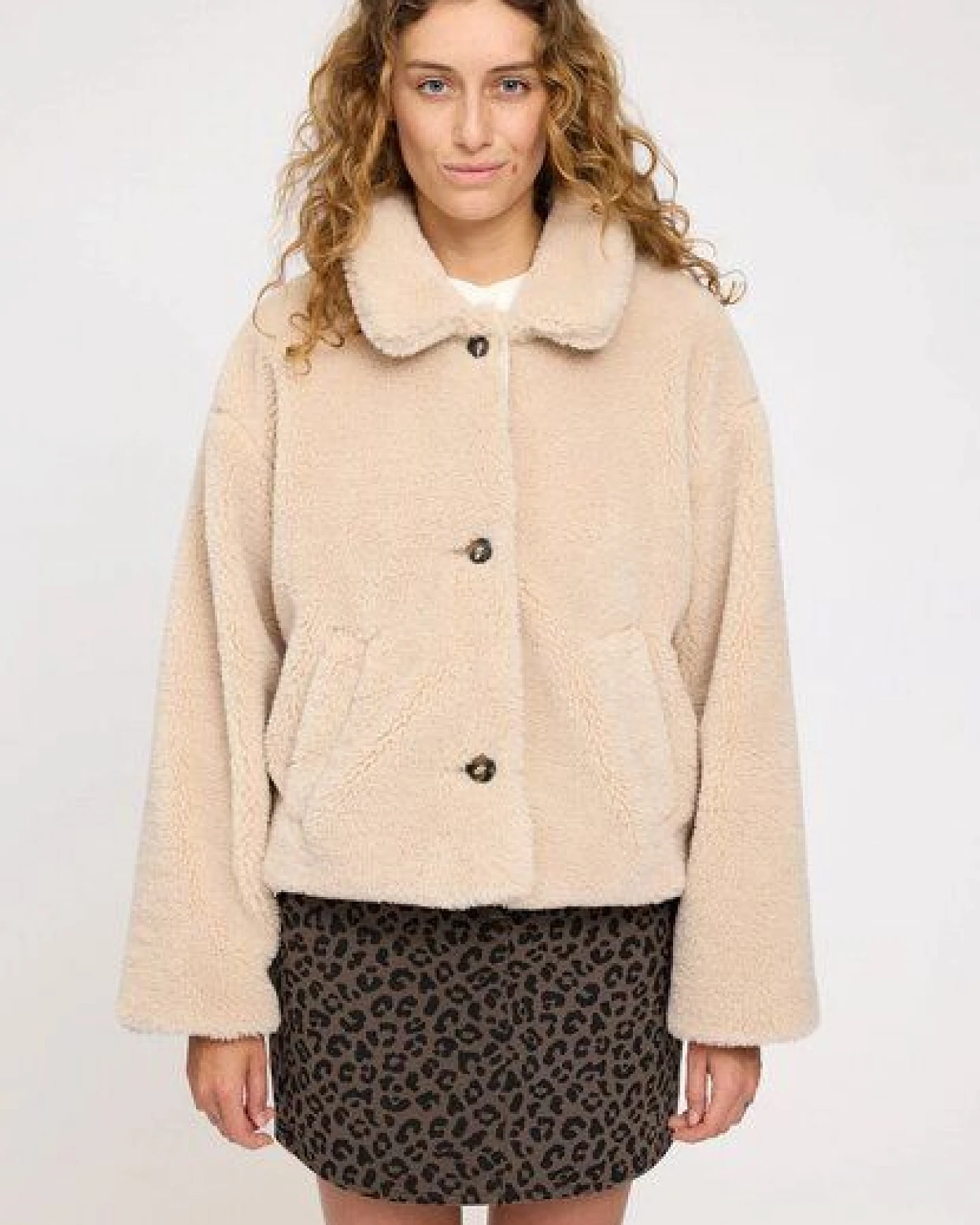 Mazine Faux-Fur Button Jacke - aus recyceltem Polyester – Ansicht 3